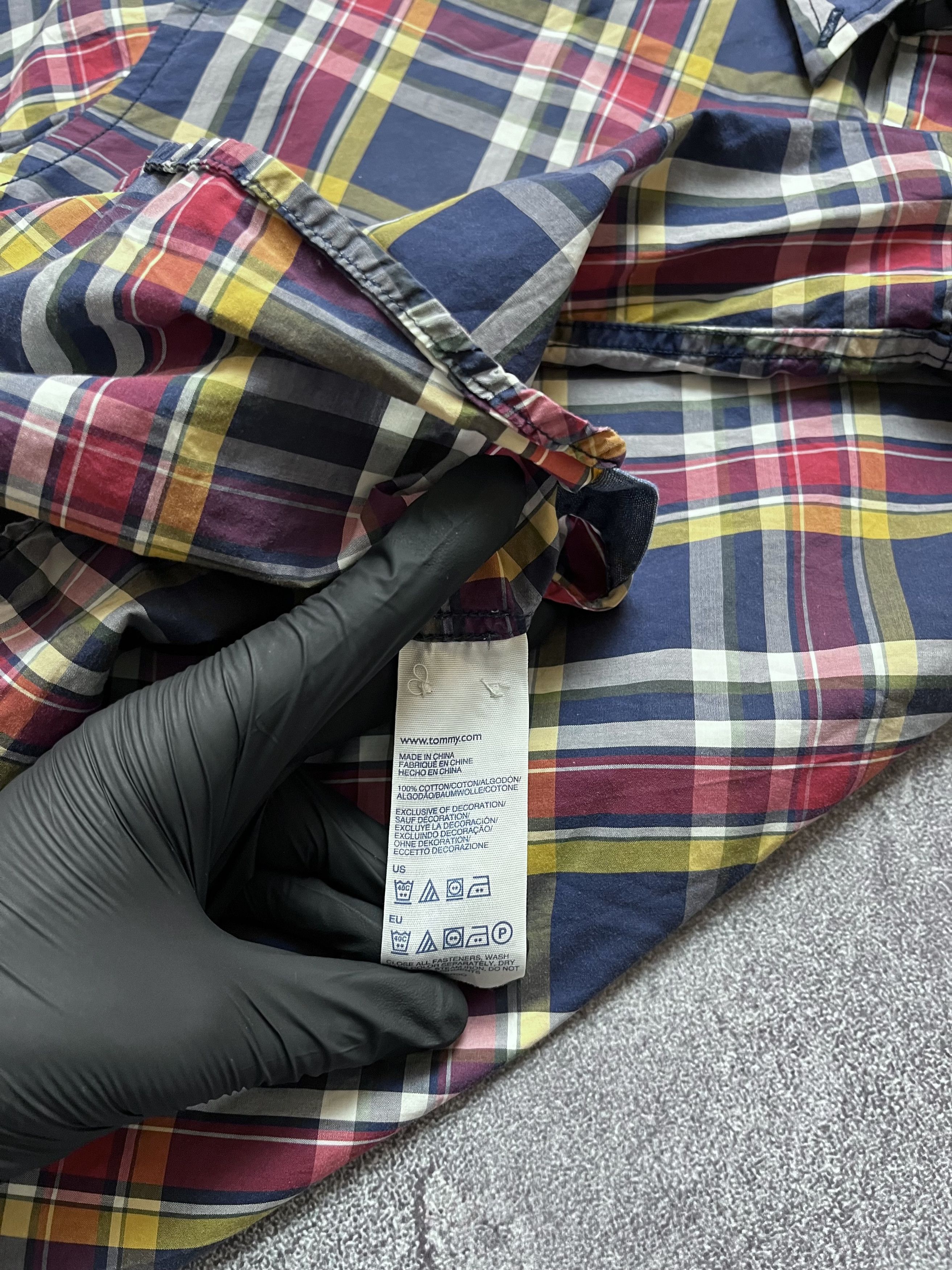 Tommy Hilfiger Vintage Button Up Tommy Hilfiger Big Logo Mens L Size US L / EU 52-54 / 3 - 8 Thumbnail