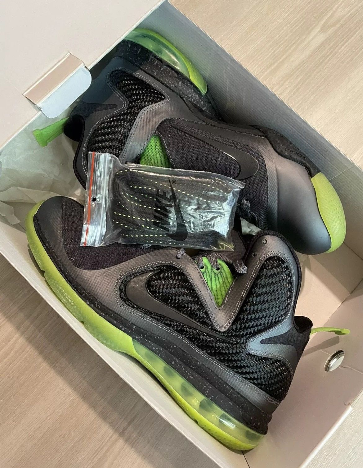 Designer × Nike New 2011 Nike Lebron 9 “Dunkman” Dark Grey/Blk-Volt Size 9.5 Size US 9.5 / EU 42-43 - 7 Thumbnail