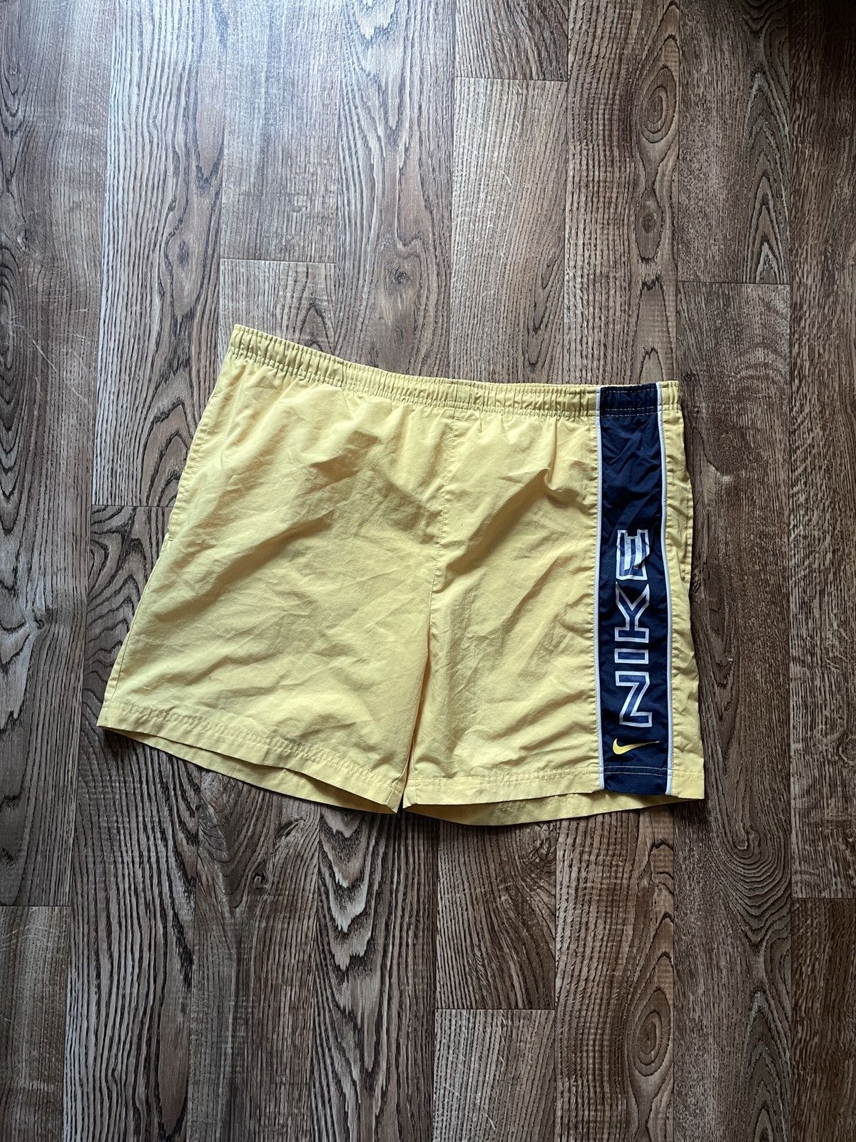Nike Vintage Nike shorts streetwear swoosh casual y2k size M Size US 32 / EU 48 - 4 Thumbnail