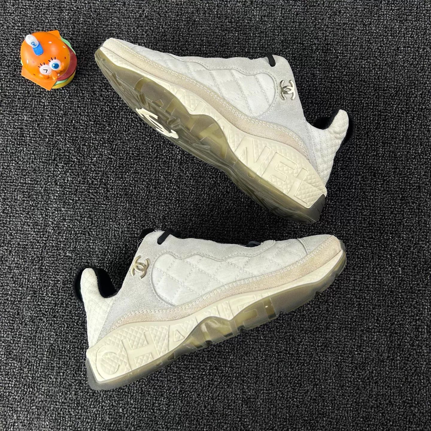 Chanel Chanel Quilted Fabric Sneaker CC Gold 35.5 Size US 5 / IT 35 - 4 Thumbnail