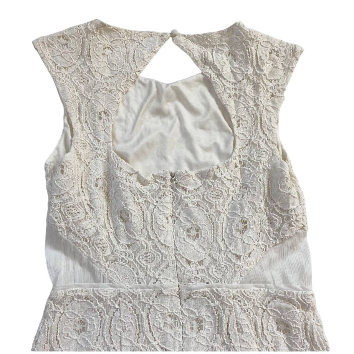 Urban Outfitters Urban Outfitters Kimchi Blue Camilla Medallion Lace Dress 4 Size S / US 4 / IT 40 - 11 Thumbnail