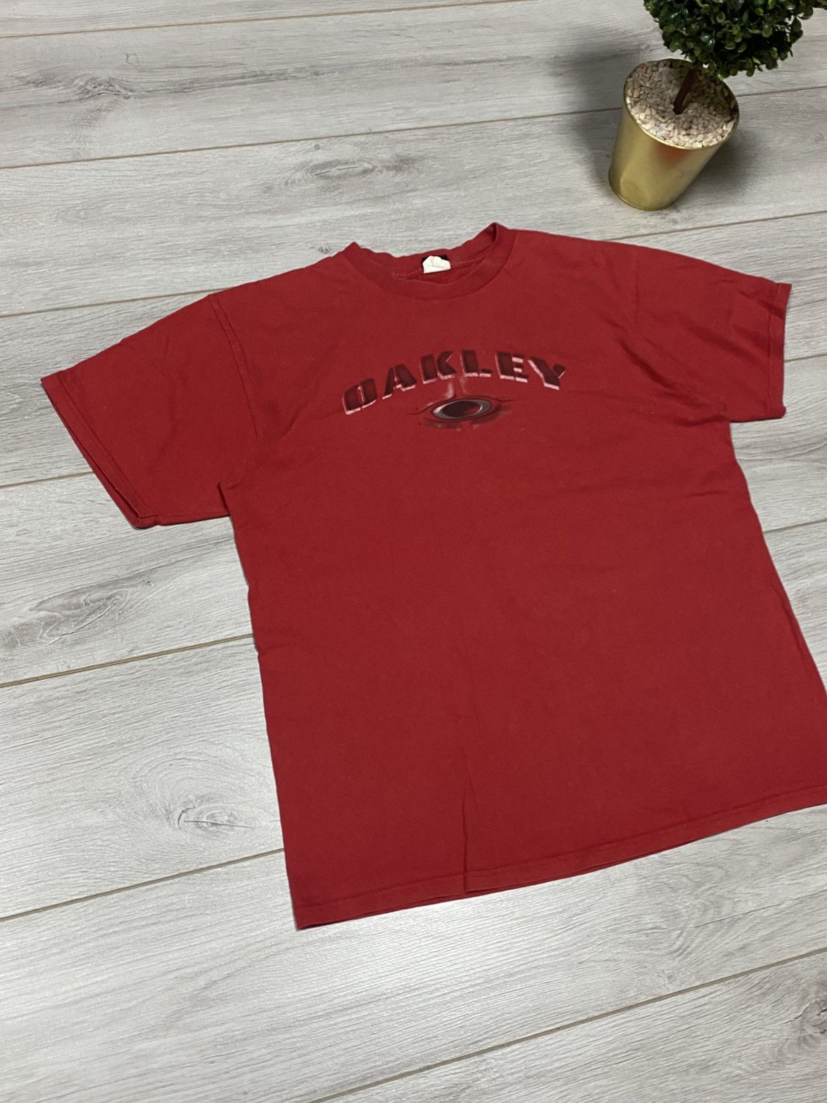 Vintage Oakley circle vintage big logo print t-shirt Size US L / EU 52-54 / 3 - 2 Thumbnail