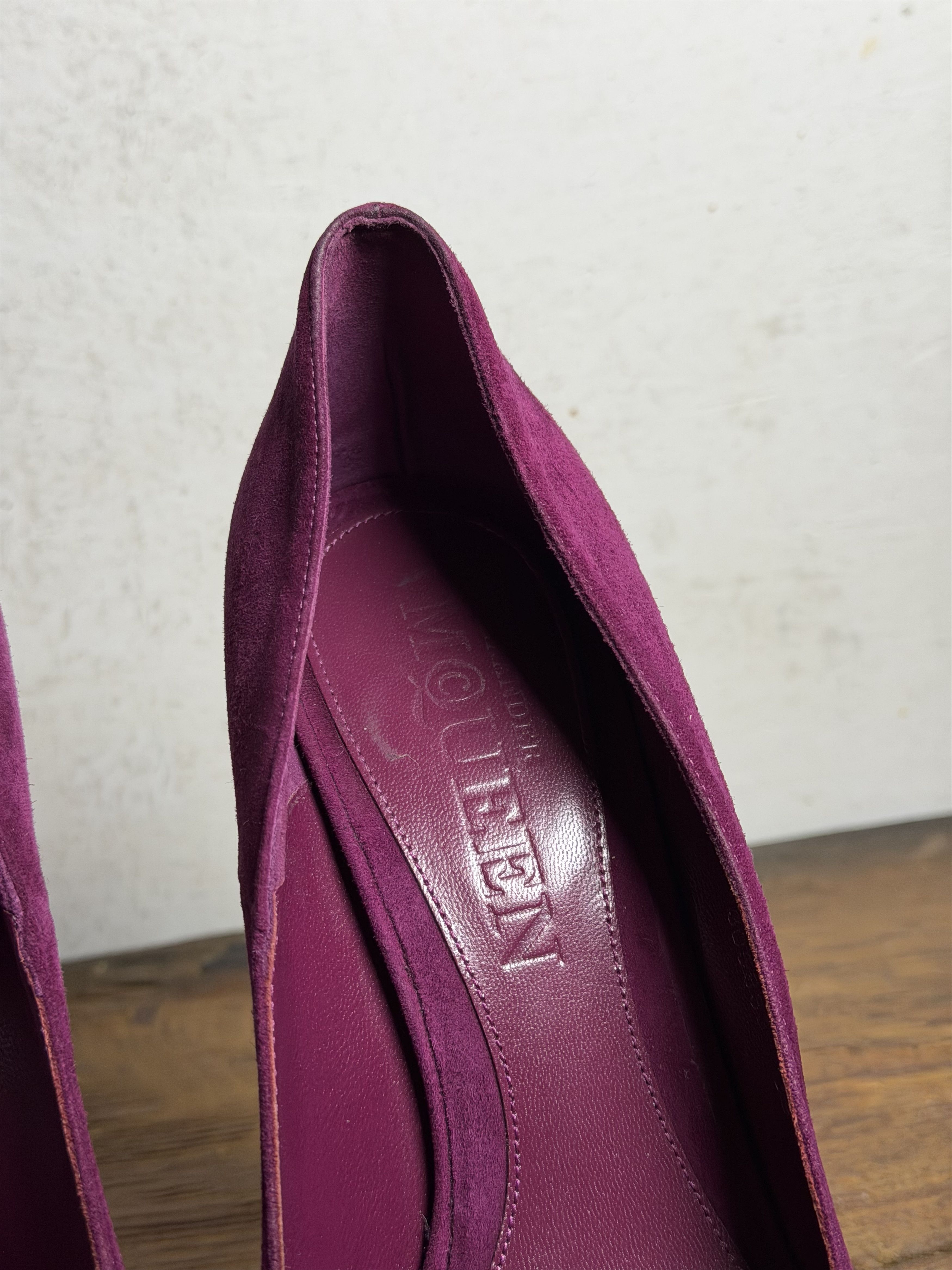 Alexander McQueen Alexander McQueen Purple Suede Embellished Skull Pumps Size US 10 / IT 40 - 8 Thumbnail