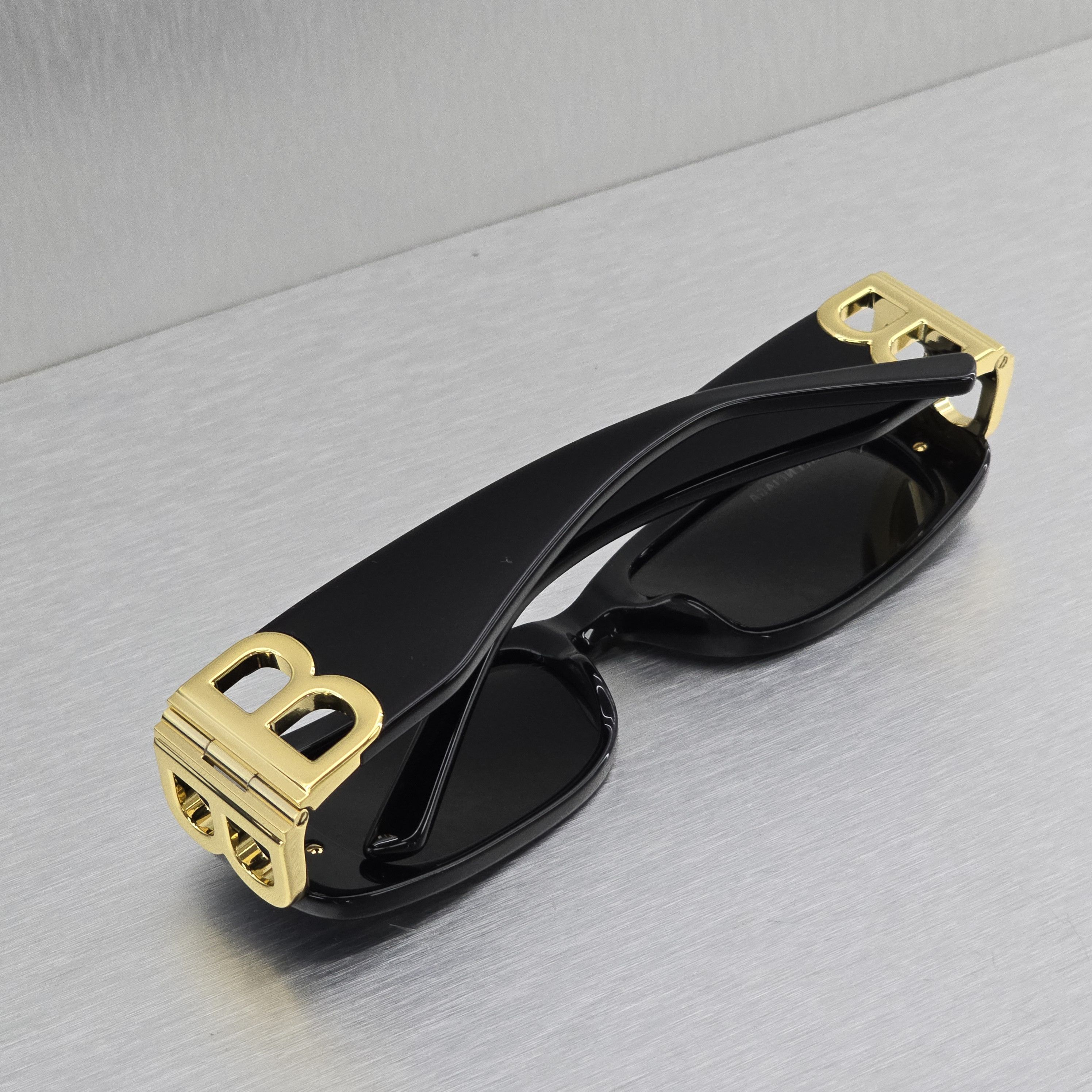 BALENCIAGA サングラス BB0260S スクエア型 Balenciaga® BB0260S Rectangular Sunglasses - EuroOptica