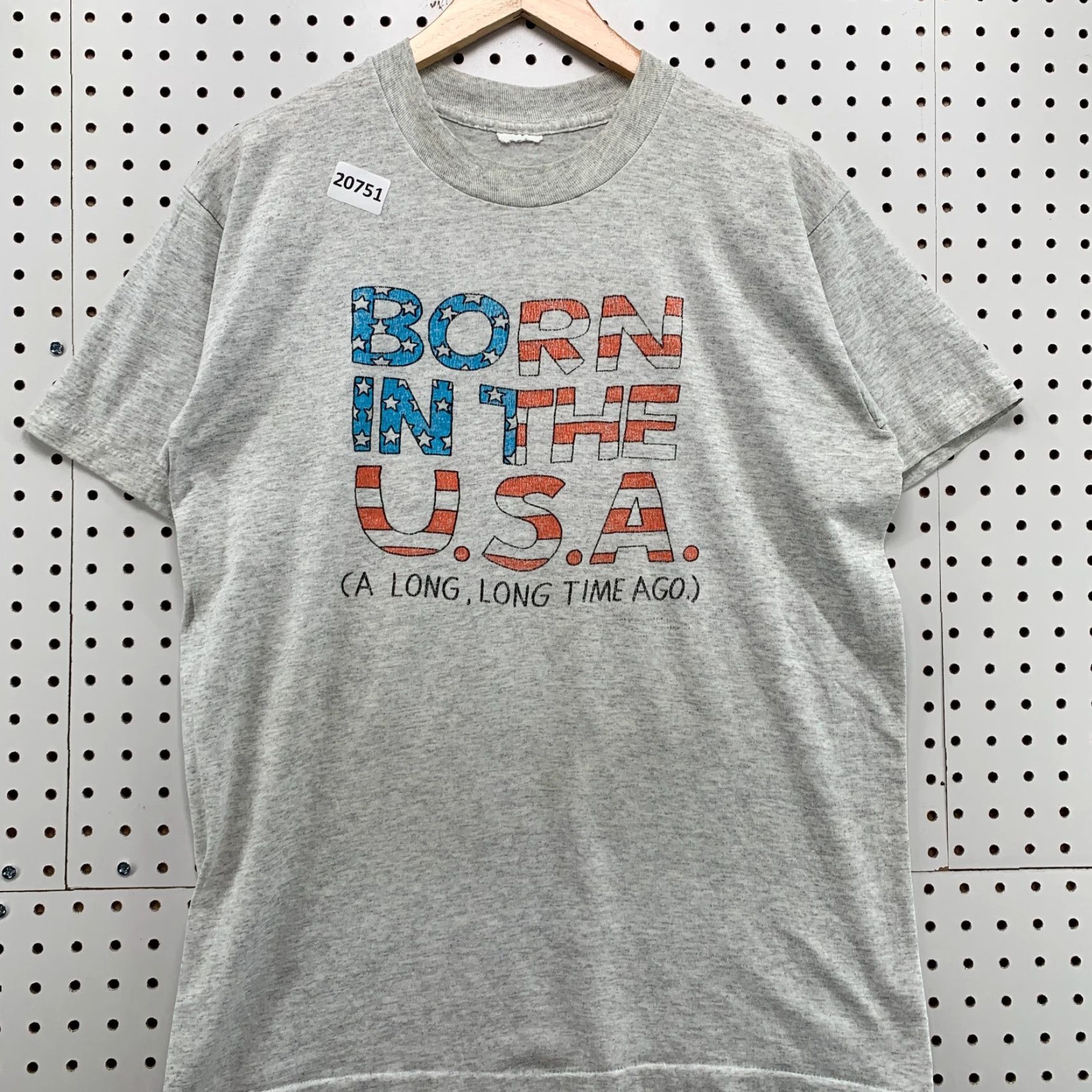 Fruit Of The Loom VINTAGE Born In The USA Shirt Mens XL Gray USA Flag Funny Single Stitch Size US XL / EU 56 / 4 - 7 Thumbnail