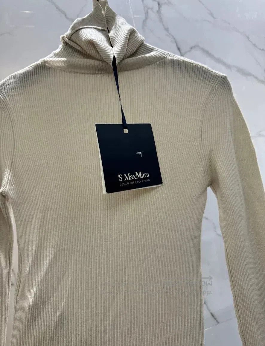 Max Mara Maxmara Classic Beige Turtleneck Sweater. Size XS / US 0-2 / IT 36-38 - 3 Thumbnail