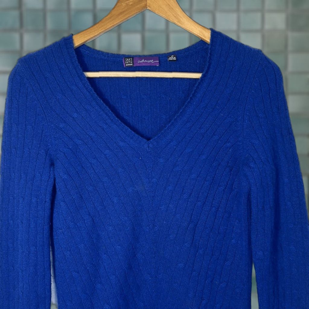 Saks Fifth Avenue Saks Fifth Avenue Cashmere Sweater V neck Blue size M Medium needs TLC Womens Pink Pullover V-Neck Size M / US 6-8 / IT 42-44 - 1 Thumbnail