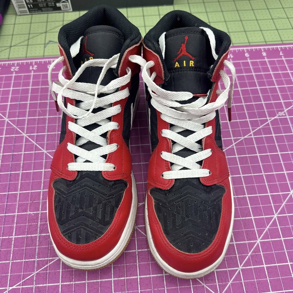 Jordan Brand Air Jordan 1 Mid Christmas SE GS Youth 6.5Y Size US 6.5 / EU 39-40 - 3 Thumbnail