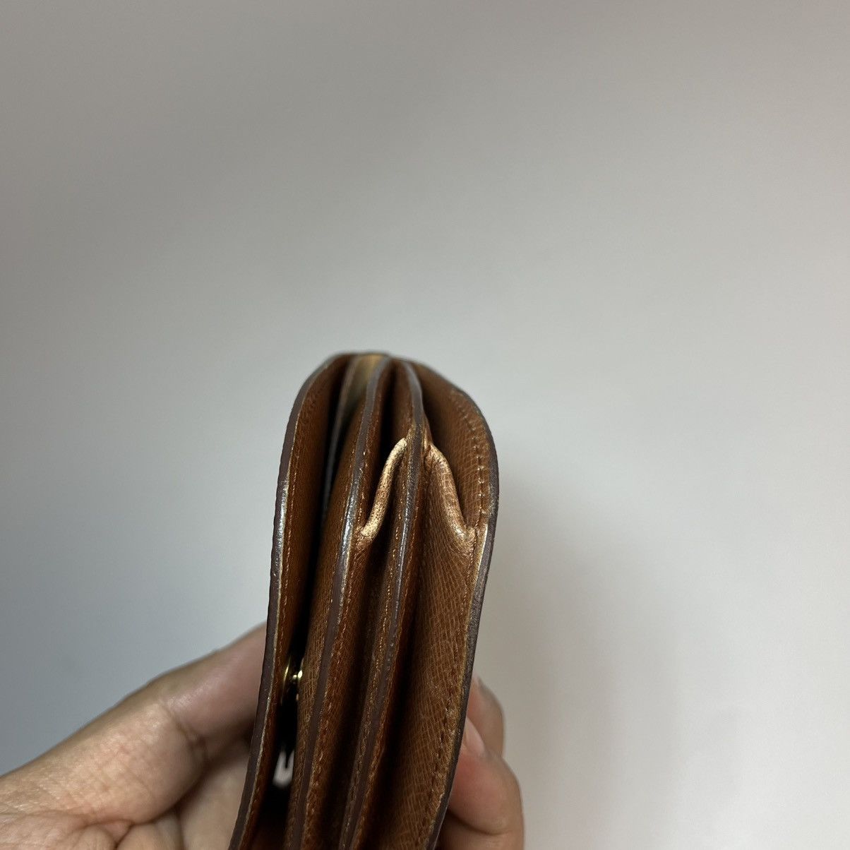 Louis Vuitton Louis Vuitton Monogram Porte Monnaie Gousset Coin Case Size ONE SIZE - 10 Thumbnail