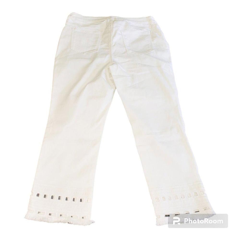 Chicos CT690a Chico's So Slimming Girlfriend Crop White Jean Size 30" / US 8 / IT 44 - 4 Thumbnail