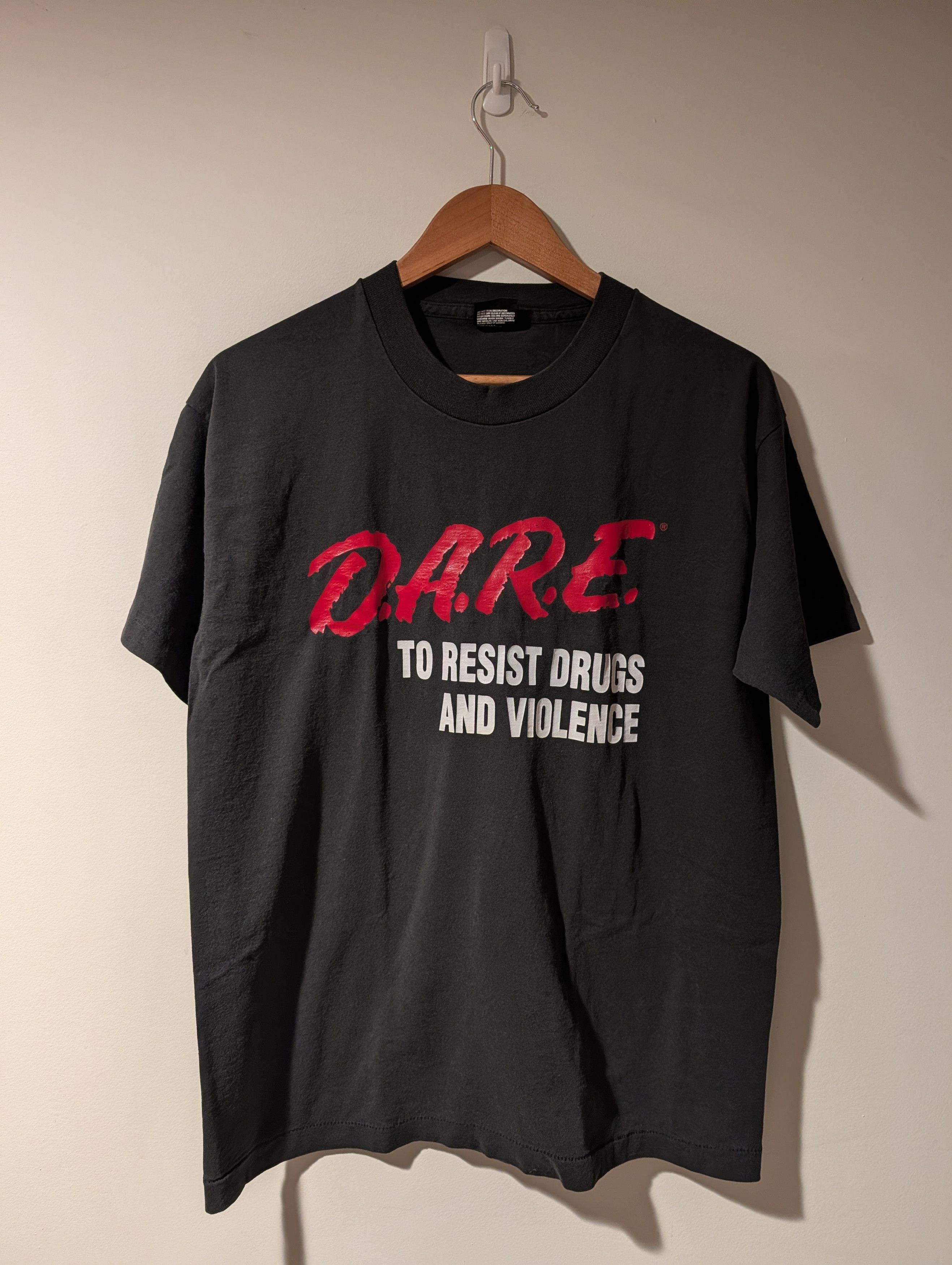 D.A.R.E Vintage 90s DARE To Resist Drugs and Violence T-Shirt Large Size US L / EU 52-54 / 3 - 1 Thumbnail