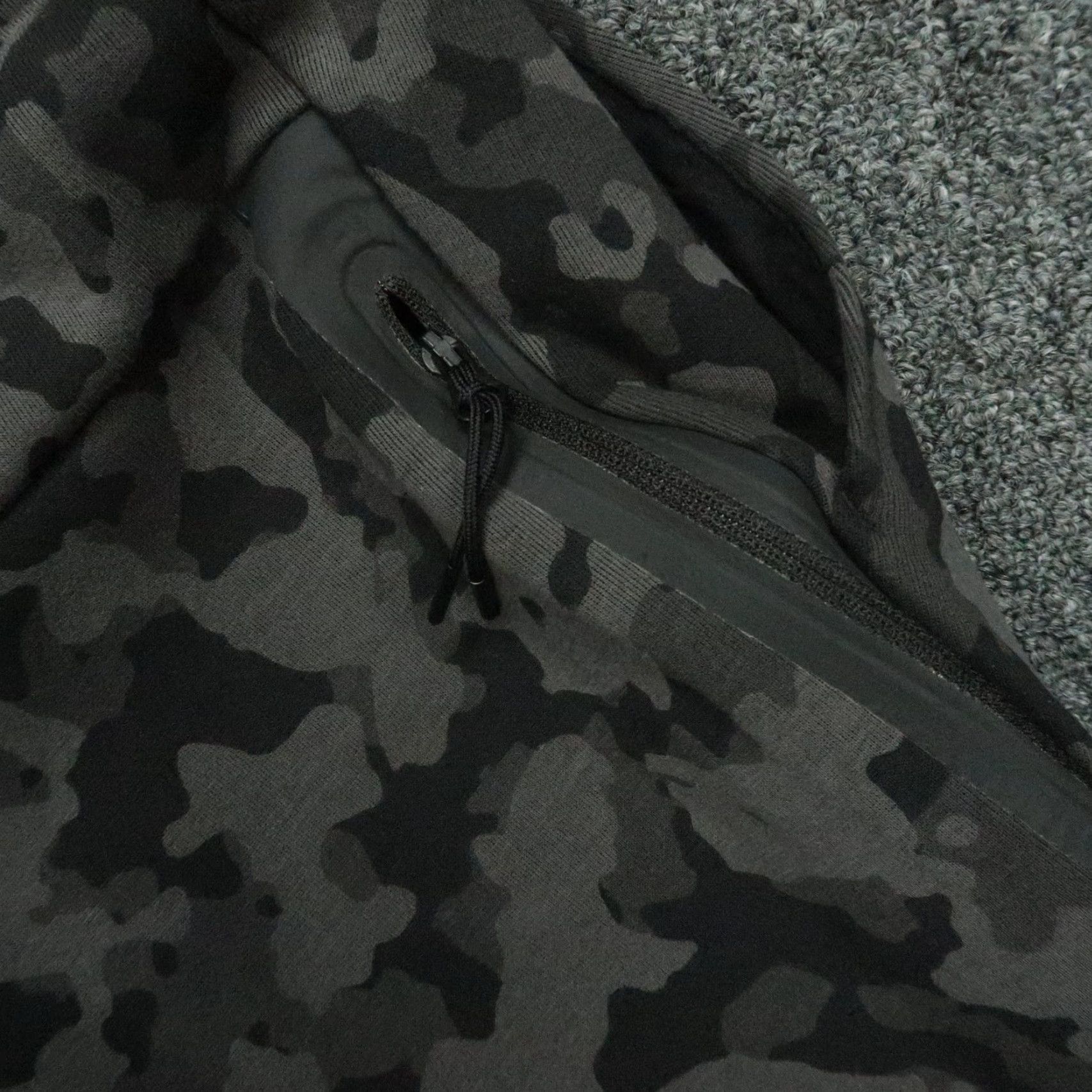 Nike Nike Pants Nike Tech Fleece Jogger Mens S Gray Camo 29in Inseam Athletic Tapered Pockets Elastic Waist Winter Fall Spring 2rew? Size US 29 - 5 Thumbnail