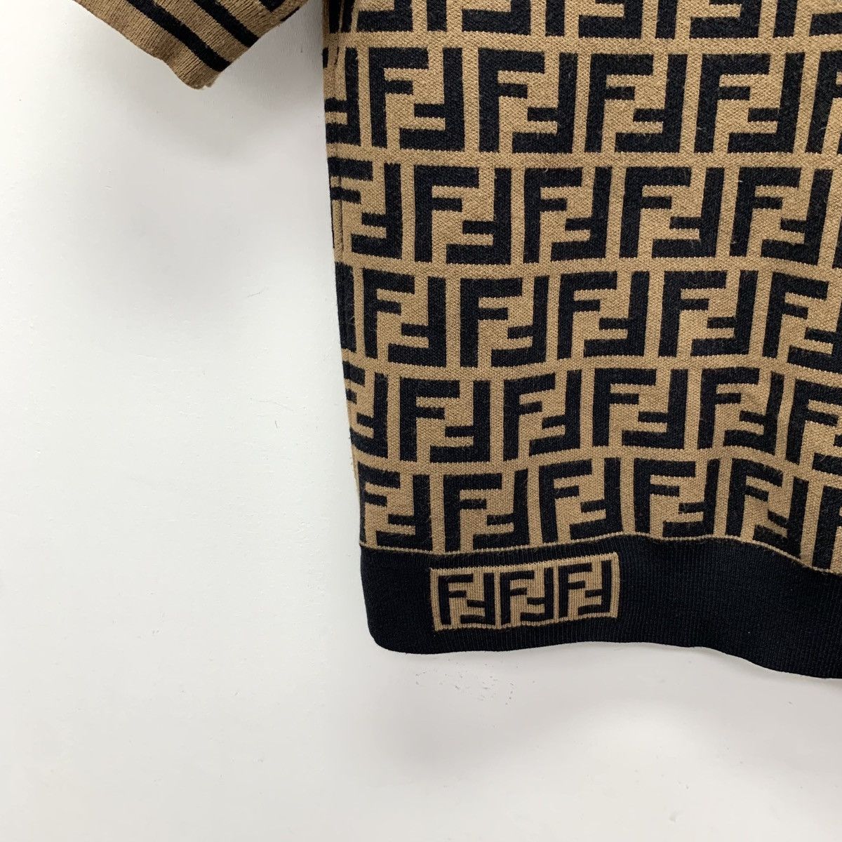 Fendi Fendi All-over Letter Logo Short Sleeve Knit Top K26WX Size XS / US 0-2 / IT 36-38 - 4 Thumbnail