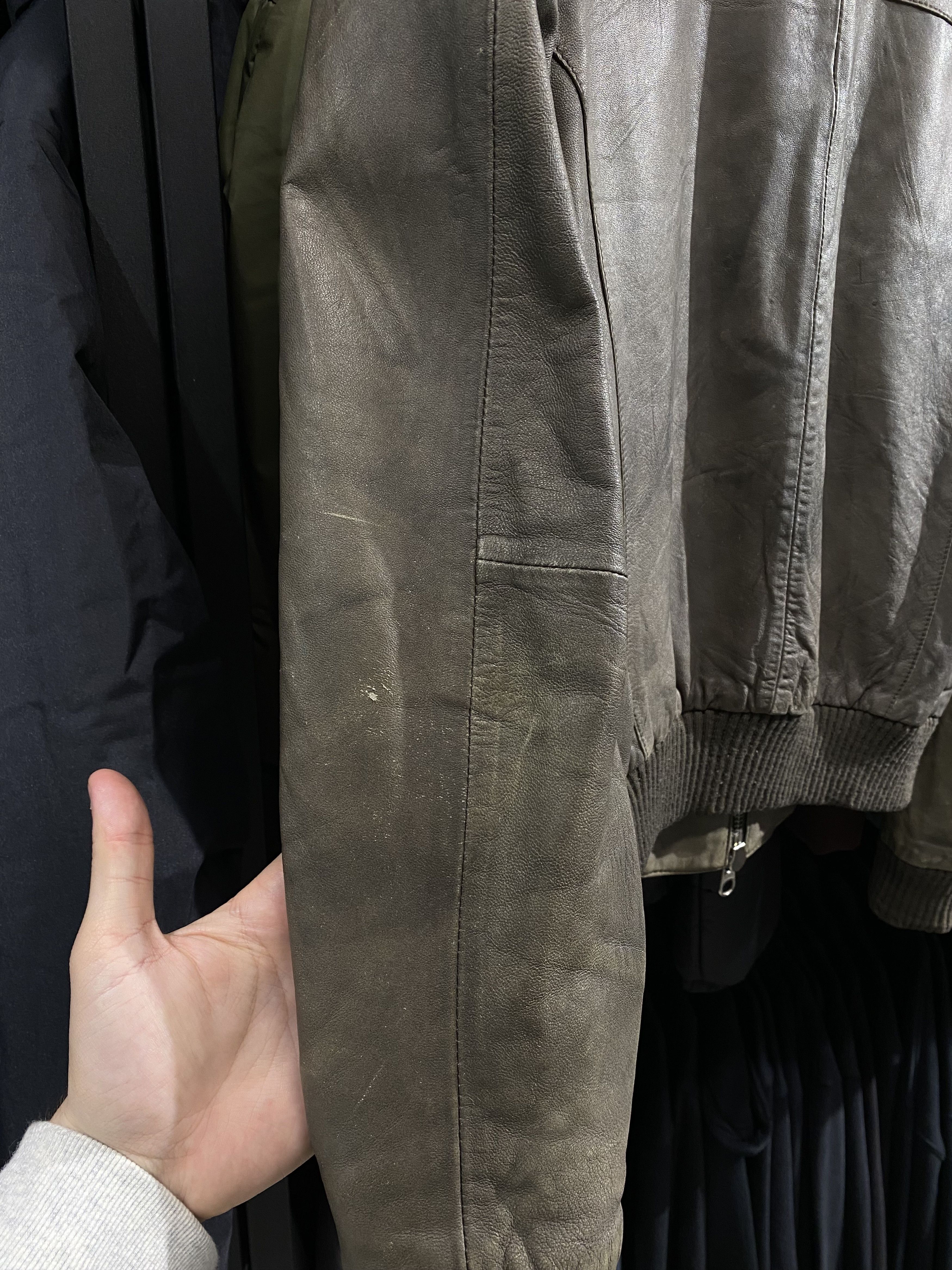 Allsaints Vintage Distressed Allsaints leather bomber jacket size M Size US M / EU 48-50 / 2 - 14 Thumbnail