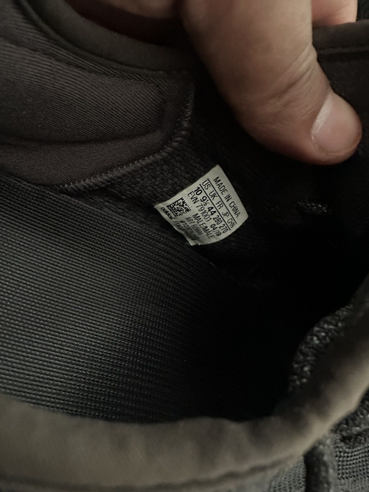 Yeezy Yeezy 350 v2 non reflective Size US 10 / EU 43 - 7 Thumbnail