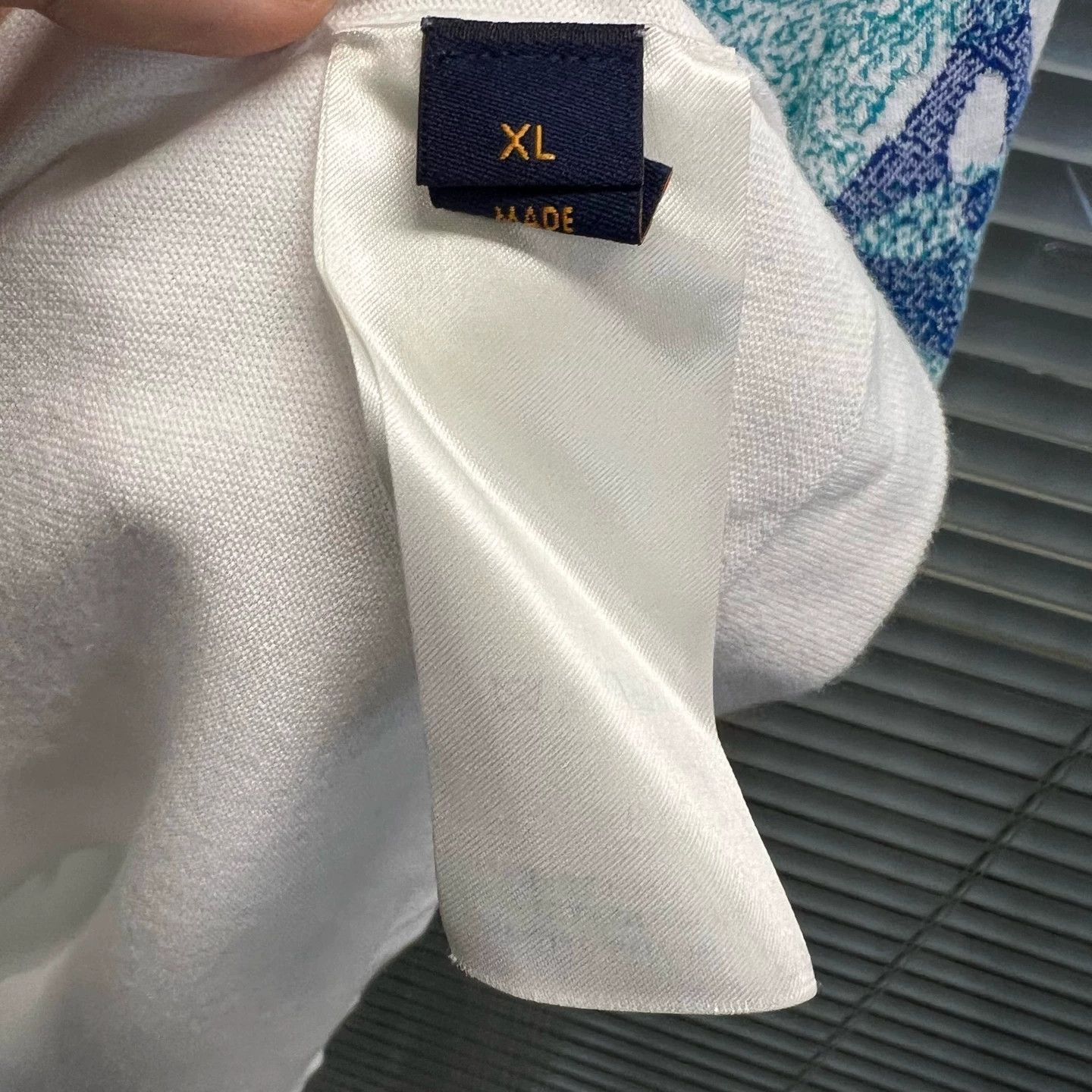 Louis Vuitton LOUIS VUITTON white floral ink logo crew short XL Size US XL / EU 56 / 4 - 4 Thumbnail
