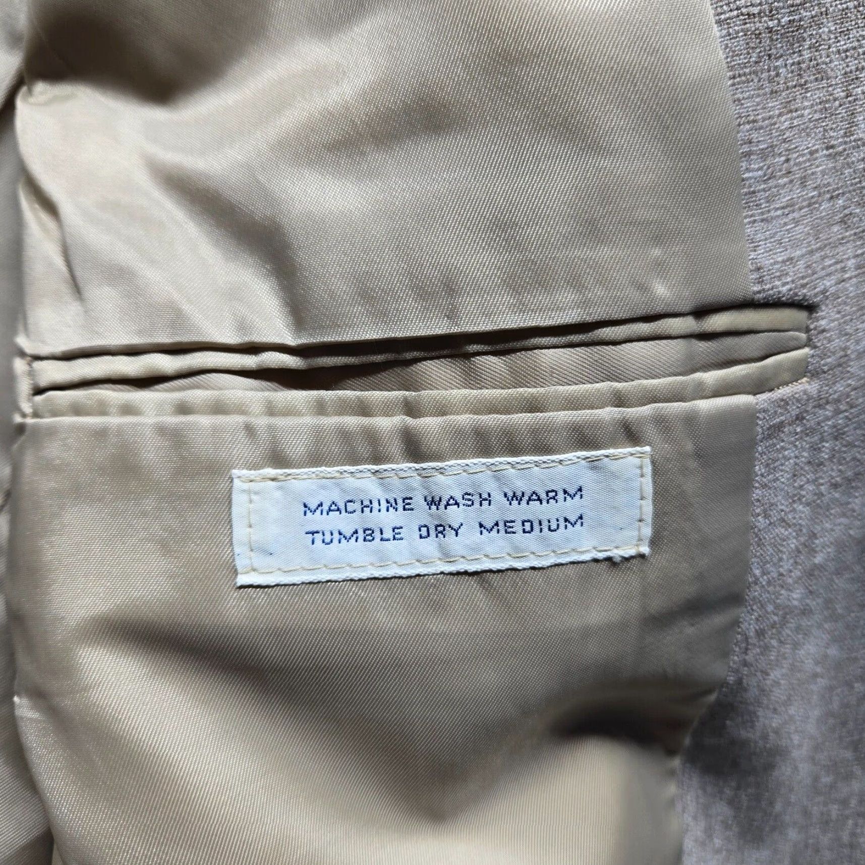 Vintage Oakton Perma-Rest Gray Blazer Jacket Adult Men 44R Size 44 Polyester Solid Button Pockets Casual Workwear Formal Coat Size 44R - 4 Thumbnail