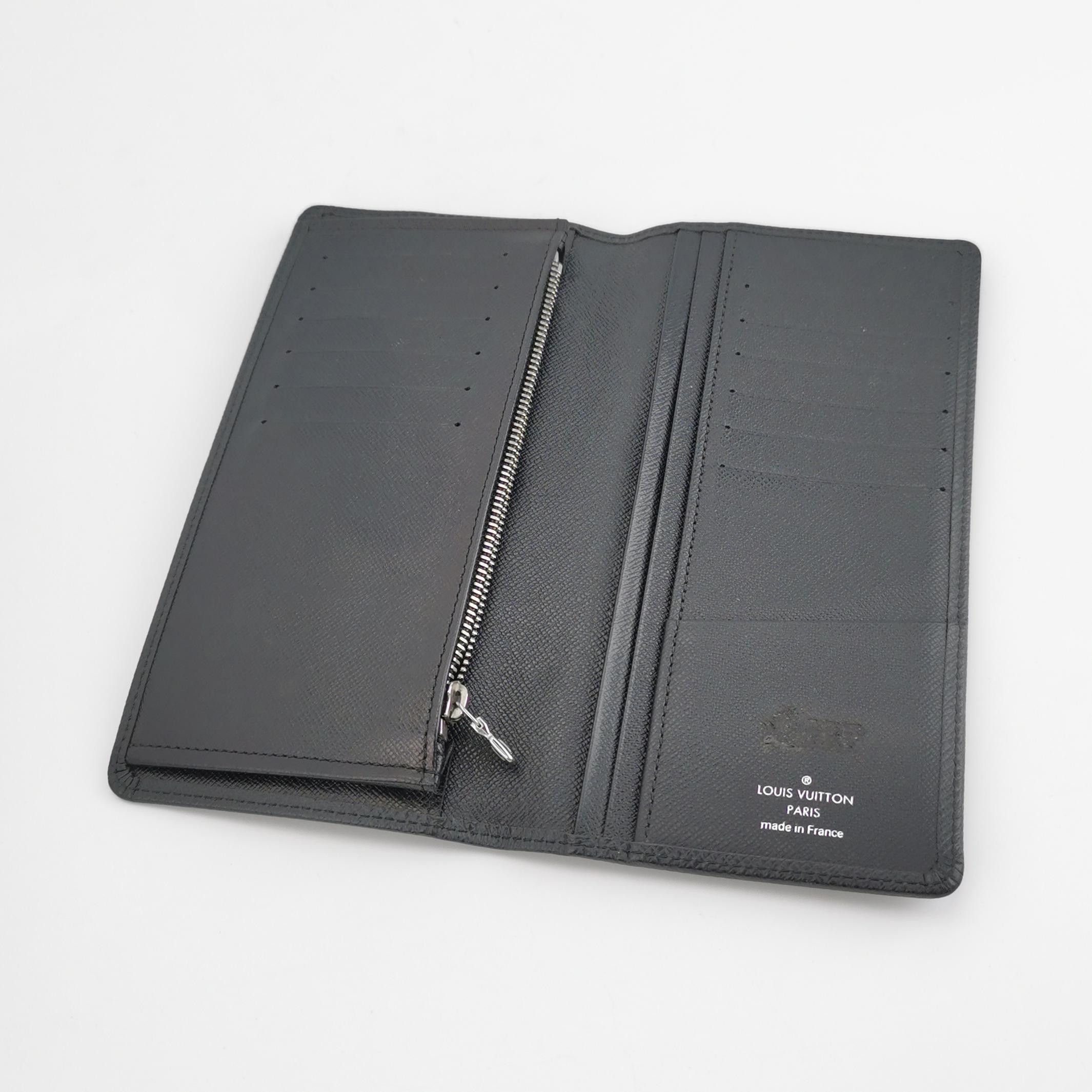 Louis Vuitton Louis Vuitton (LV) Brazza leather solid color bi-fold walle Size ONE SIZE - 3 Thumbnail