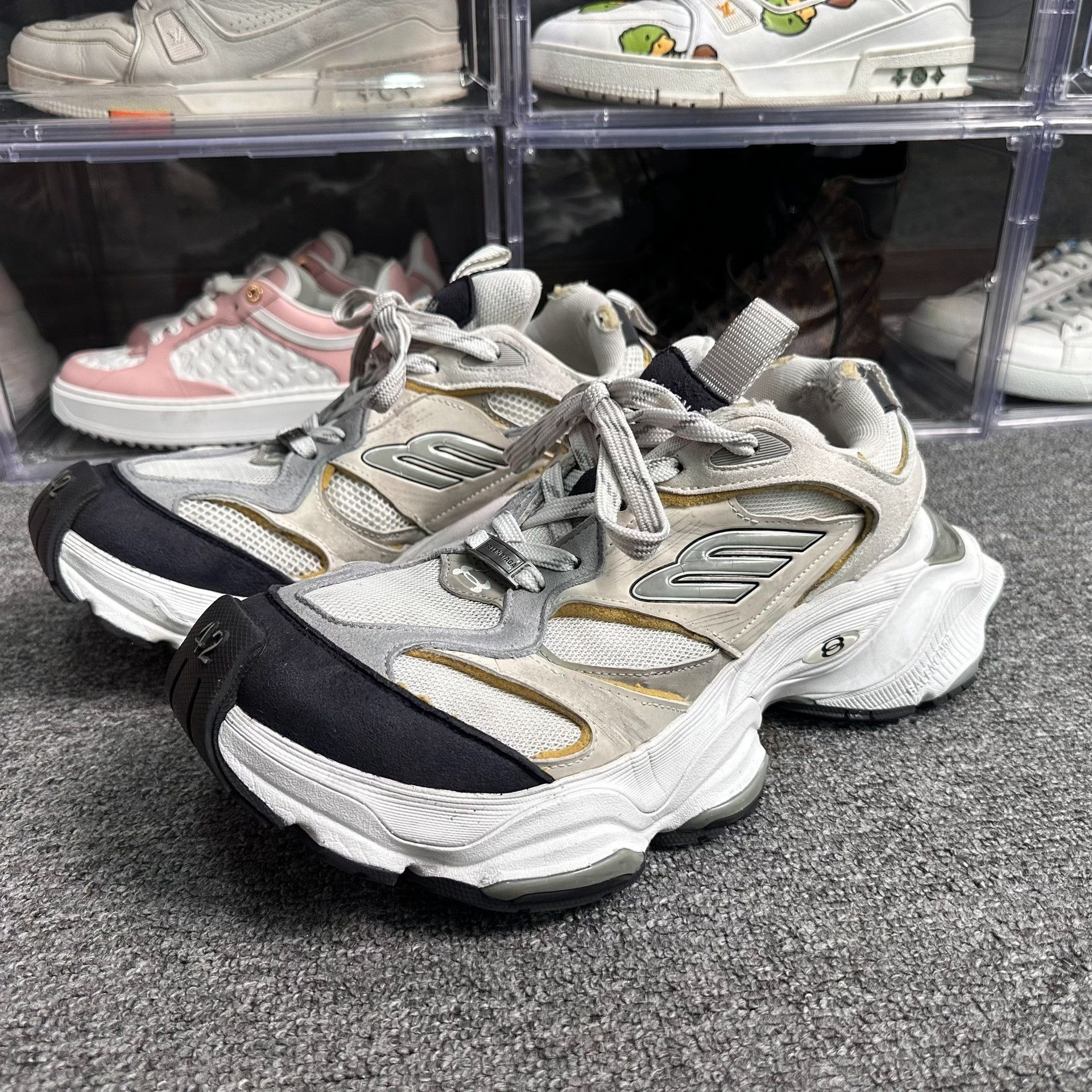 Balenciaga Balenciaga Cargo Lowtop Sneakers 9 Men Size US 9 / EU 42 - 1 Thumbnail