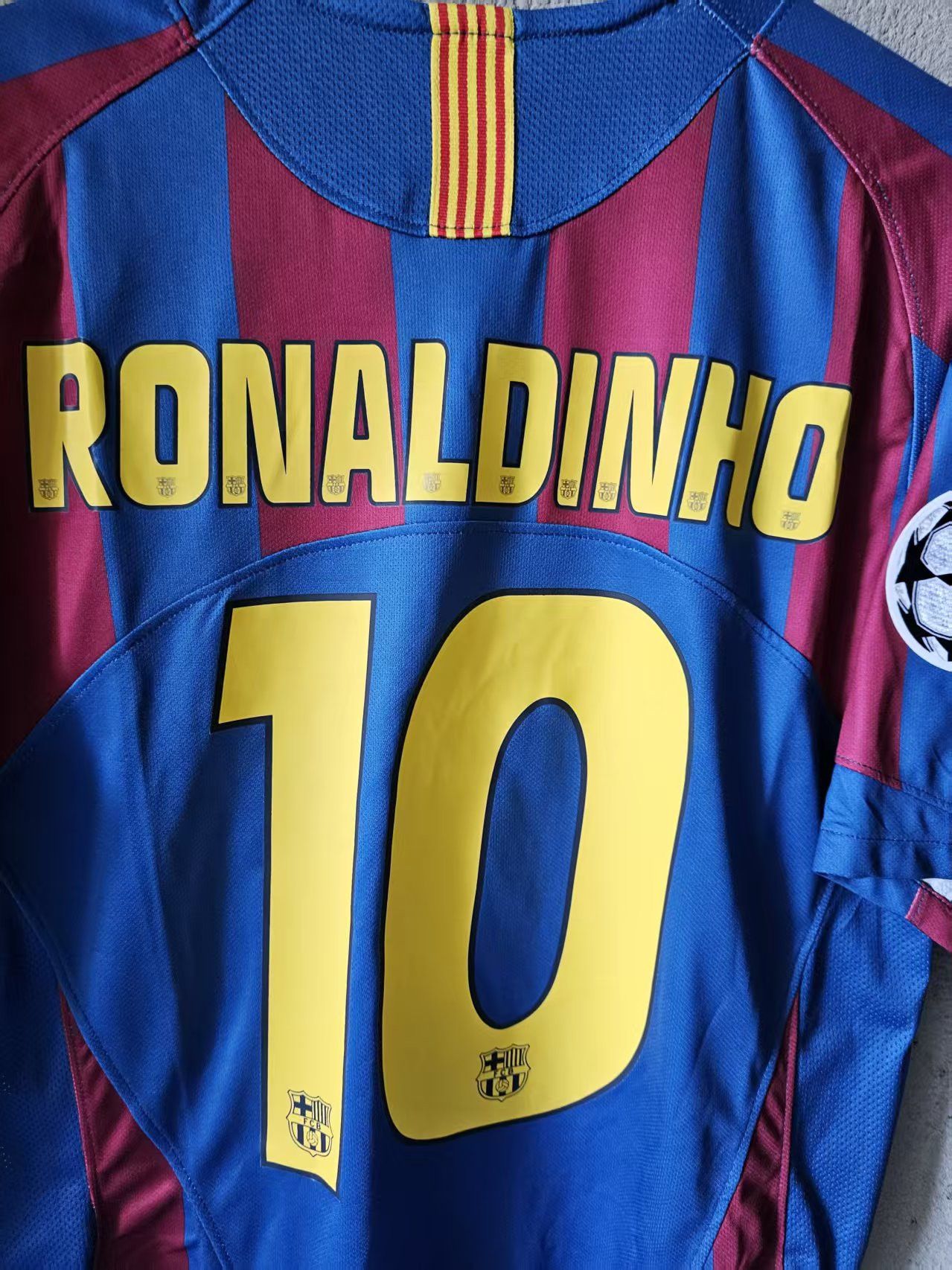 Other 2006 Barcelona #10 Ronaldinho Jersey Size US S / EU 44-46 / 1 - 6 Thumbnail
