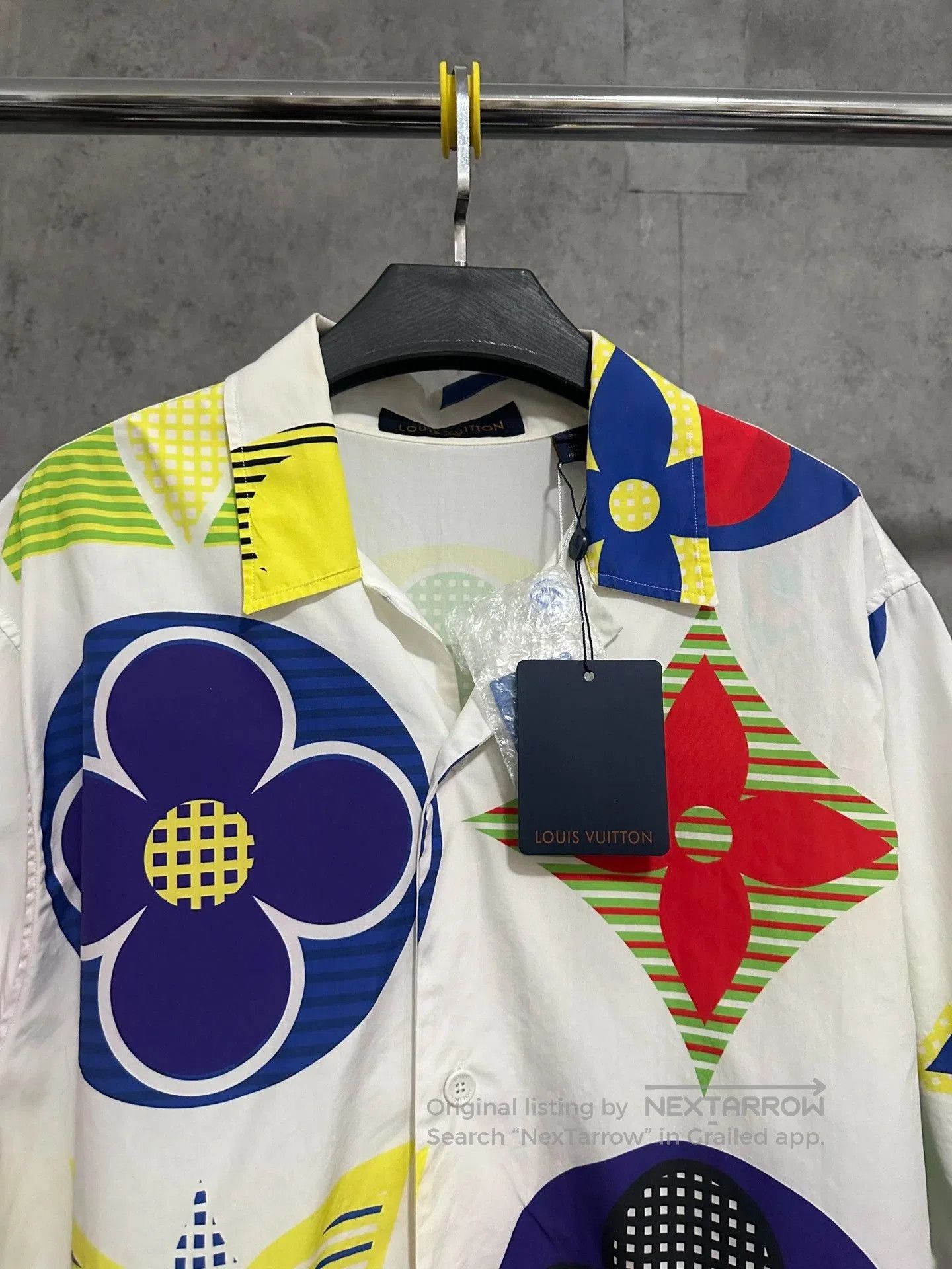 Louis Vuitton LV Three-Flower Print Short-Sleeve Shirt. Size US XL / EU 56 / 4 - 2 Thumbnail