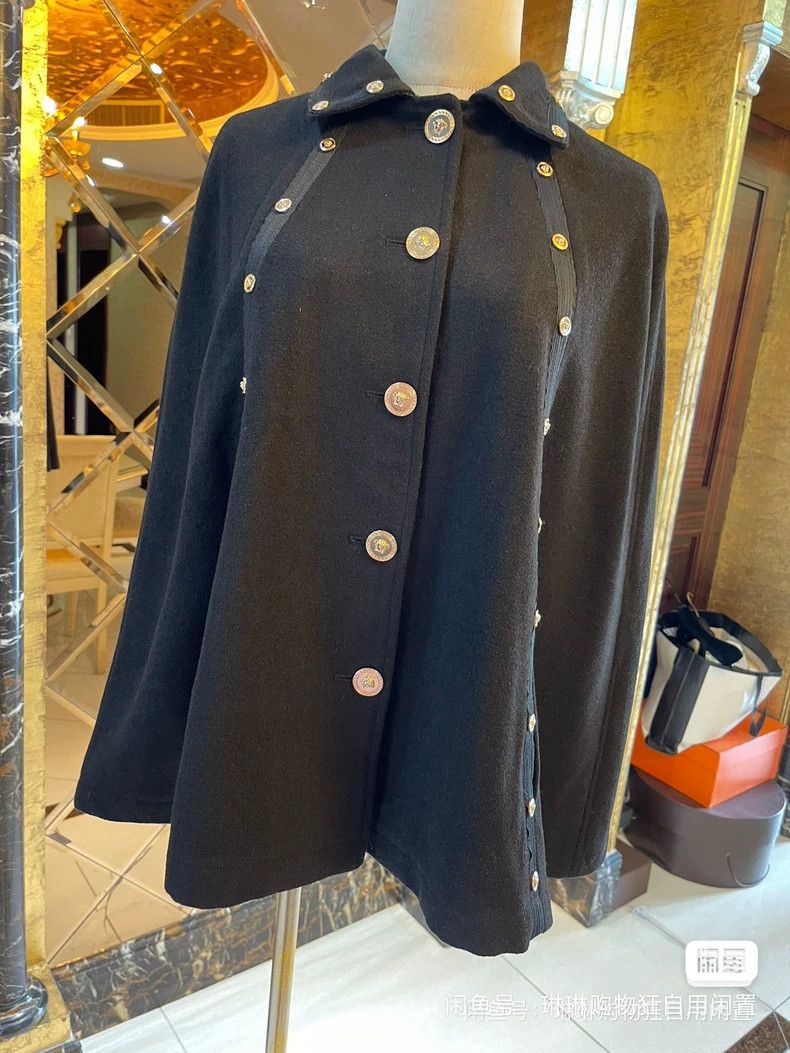 Versace Versace Main line classic wool cape Size M / US 6-8 / IT 42-44 - 2 Thumbnail