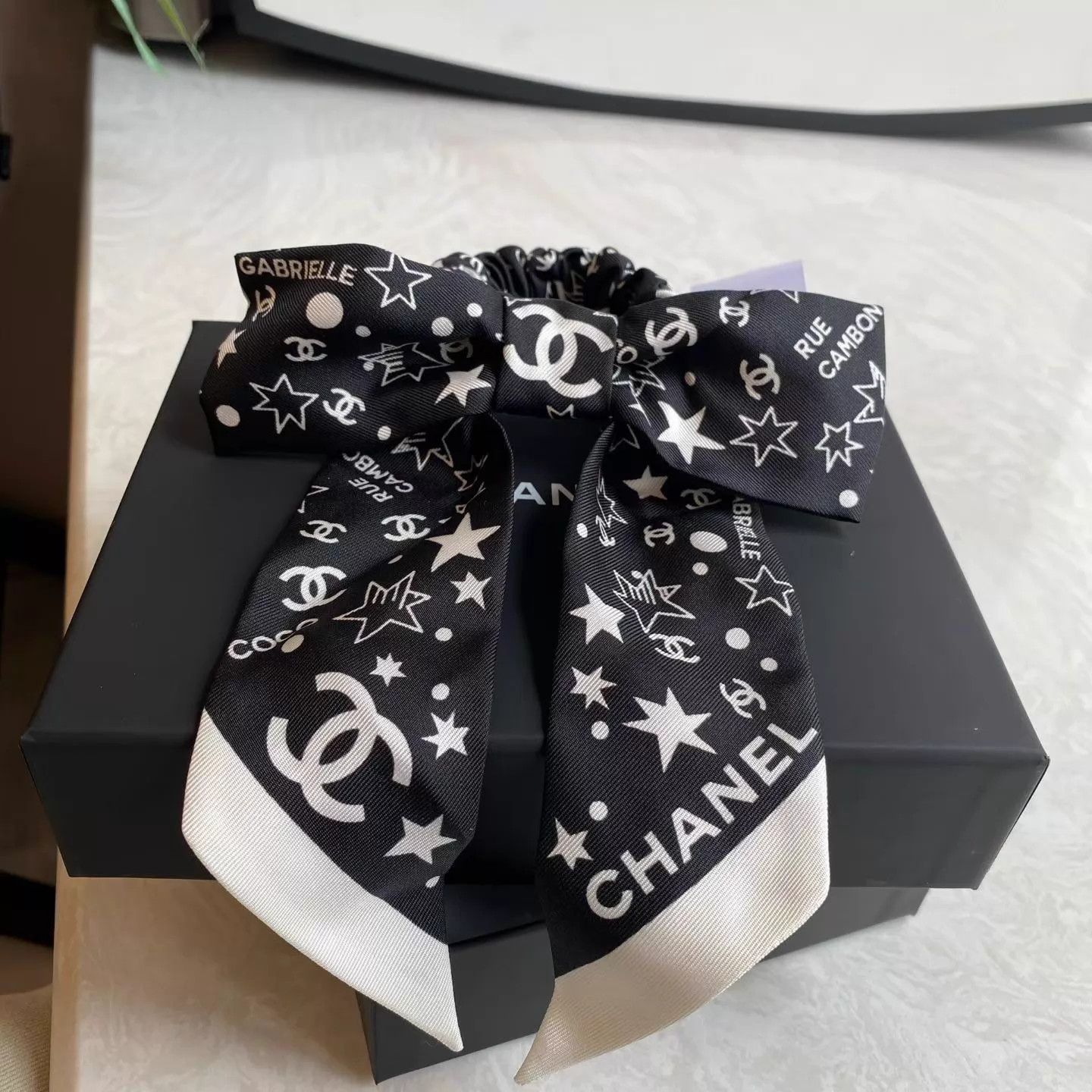 Chanel CHANEL Classic Black & White CC Star Bow Hair Tie Size ONE SIZE - 5 Thumbnail