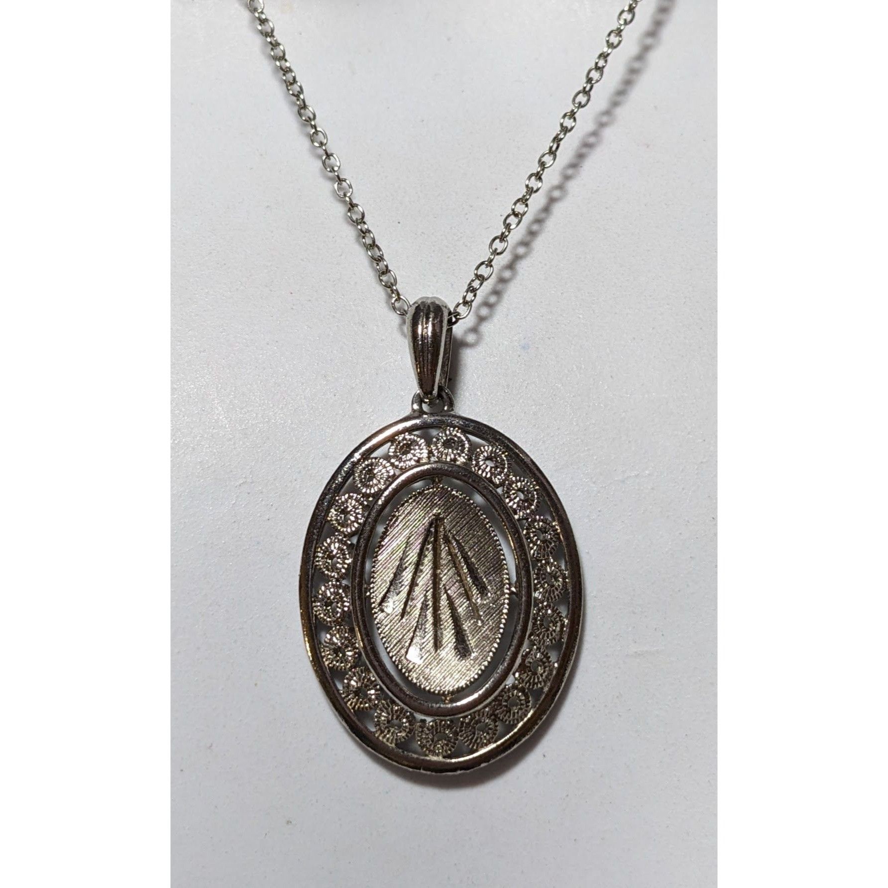Other Engraved Retro Silver Oval Pendant Necklace Size ONE SIZE - 7 Thumbnail