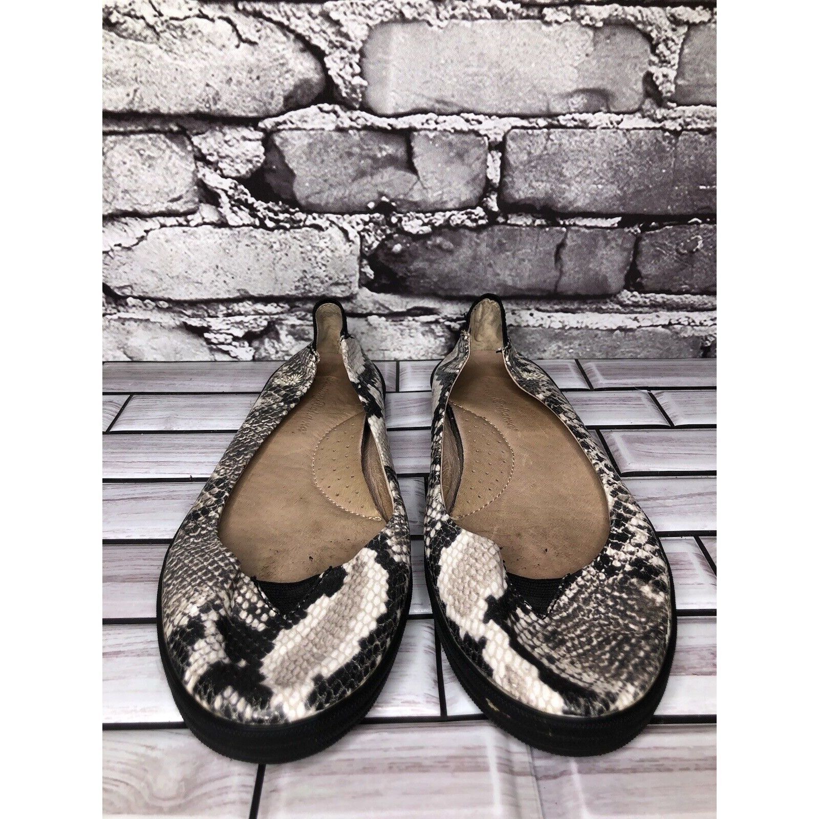 Tommy Bahama Tommy Bahama Odesa Ivory Black Leather Snake Skin Ballet Fla Size US 8 / IT 38 - 15 Thumbnail