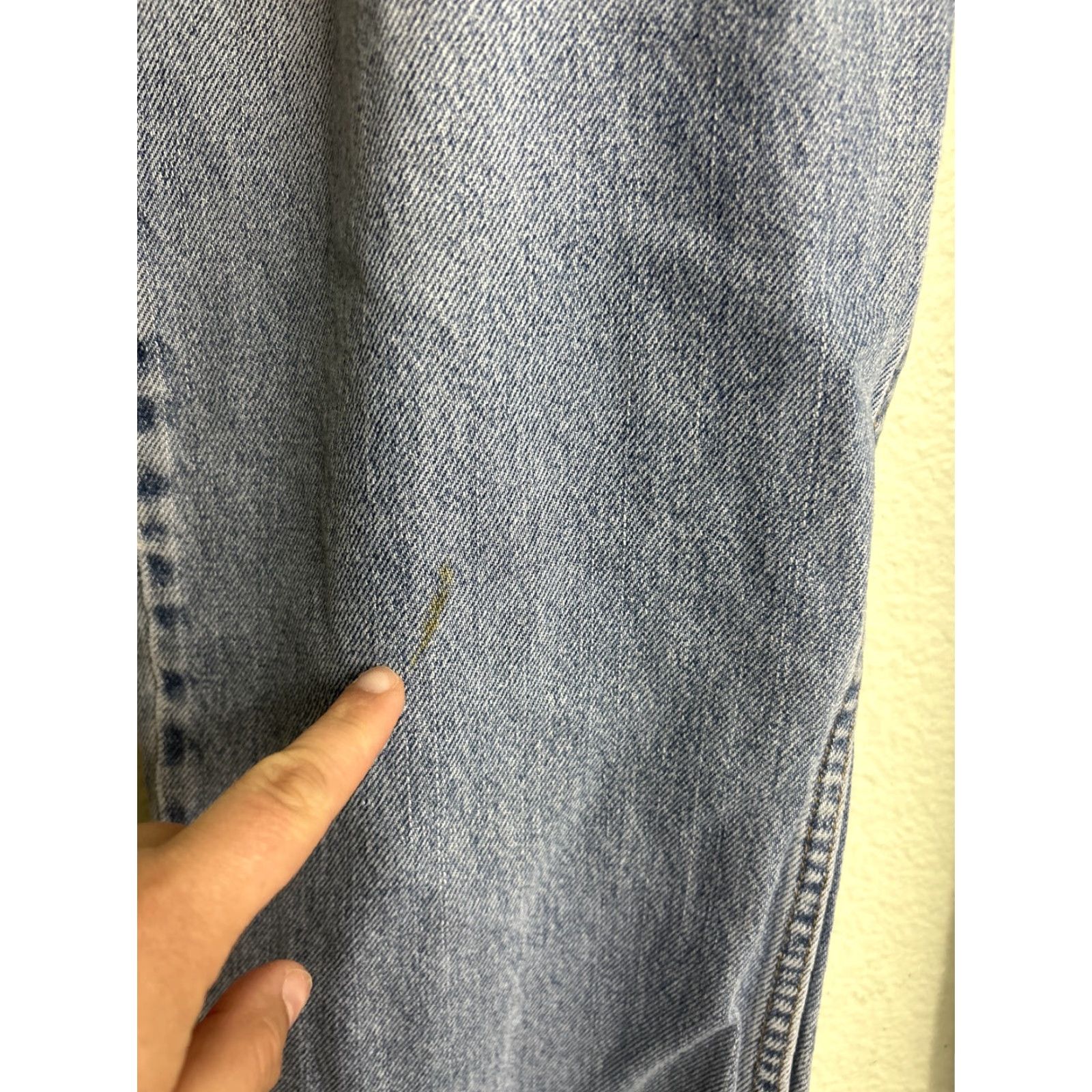 Levi's Levi’s 550 Jeans Mens Light Wash Relaxed Fit 38x32 Distressed Stains Blue Denim Straight 90s Inches? Size US 38 / EU 54 - 3 Thumbnail