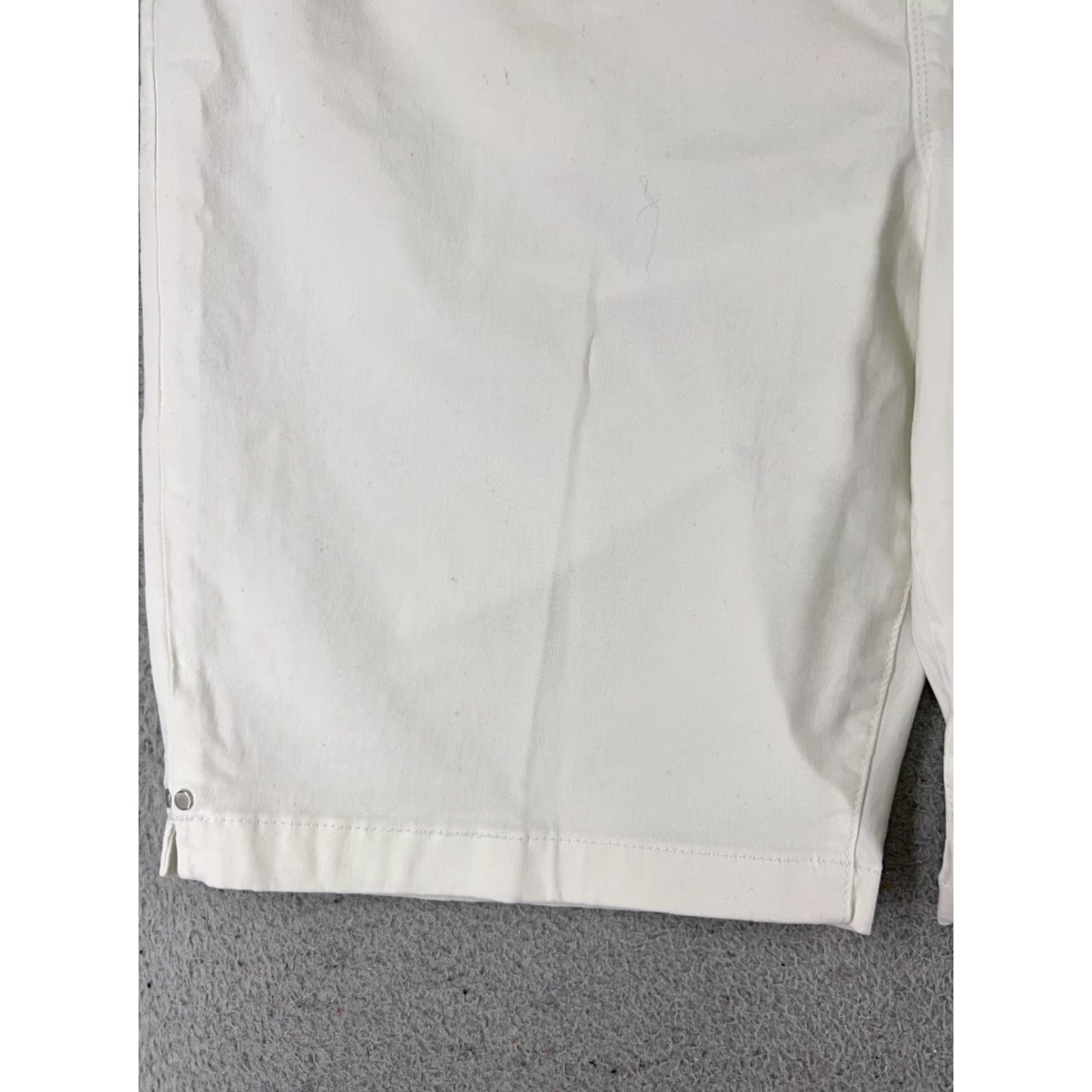 Gloria Vanderbilt Gloria Vanderbilt Shorts Womens 24W White Twill Kaia Skimmer Zip Fly 46x16 Size 42" / US 20 - 4 Thumbnail