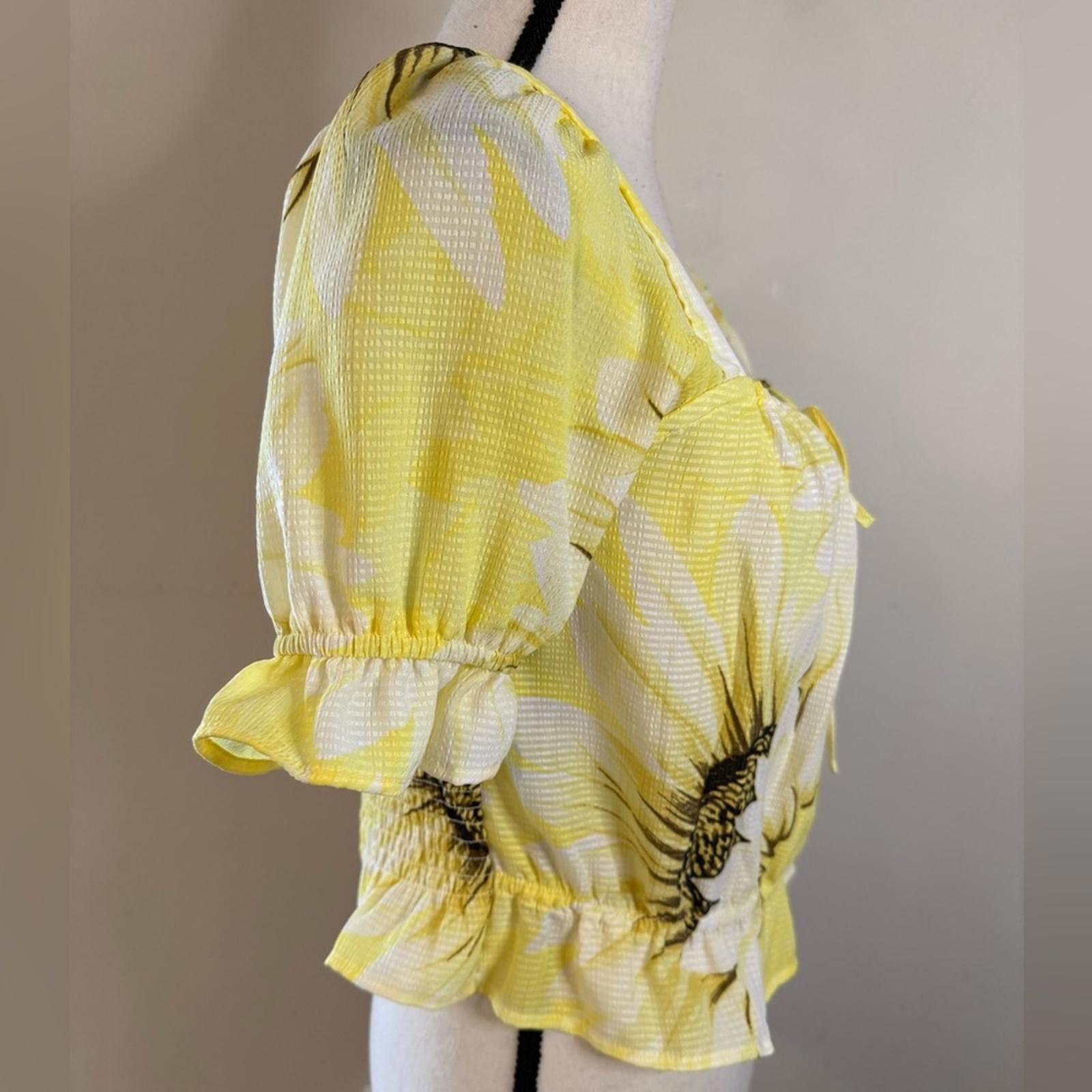 H&M H&M crop top yellow floral ruffled SZ M Size M / US 6-8 / IT 42-44 - 2 Thumbnail