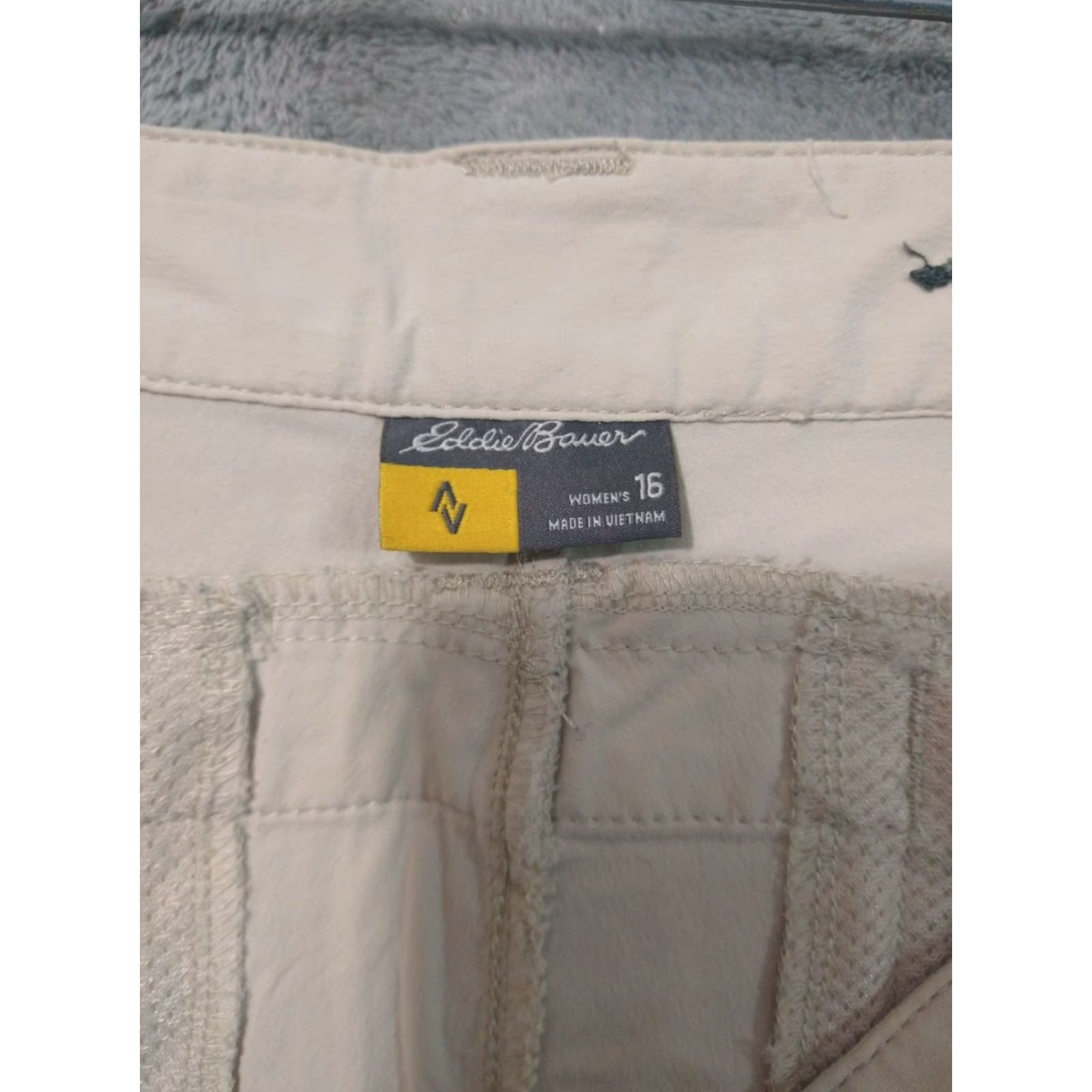 Eddie Bauer Eddie Bauer Pants Womens 16 Beige Travex Crop Roll Up Hiking Stretch Outdoor Cropped Straight Classic Casual Travel Nature 16 Womens Beige Pants Size 38" / US 16 / IT 52 - 7 Thumbnail