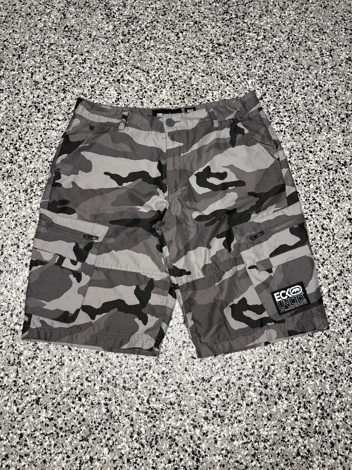 Ecko Unltd. 2000s Ecko Untld. Grey Camo Baggy Fit Hybrid Shorts Size 34 Size US 34 / EU 50 - 1 Thumbnail