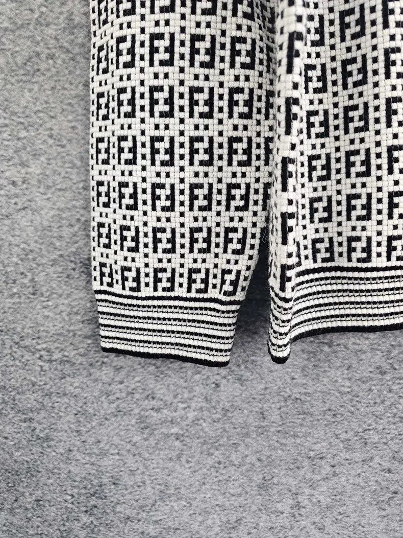 Fendi Fendi All-over print round neck knit Size US M / EU 48-50 / 2 - 5 Thumbnail