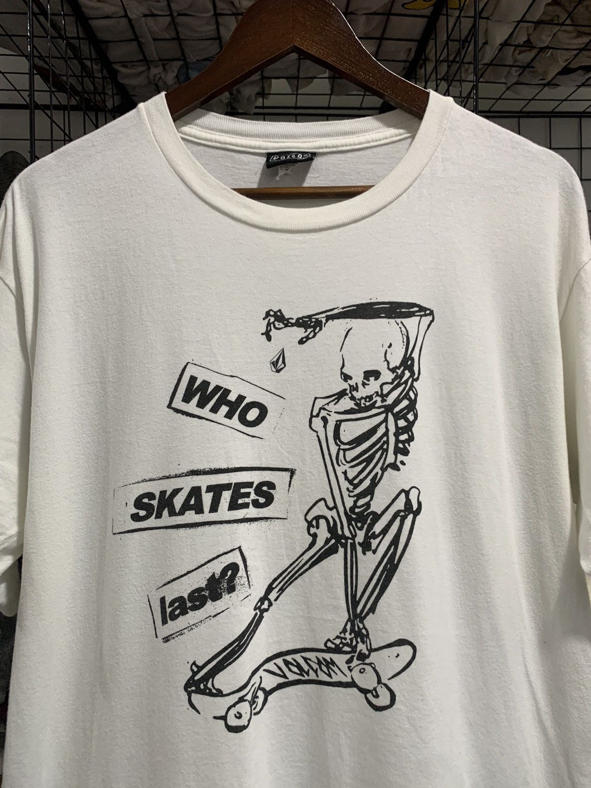 Vintage × Volcom Vintage Volcom Who Skates Last Tshirt Size US L / EU 52-54 / 3 - 2 Thumbnail