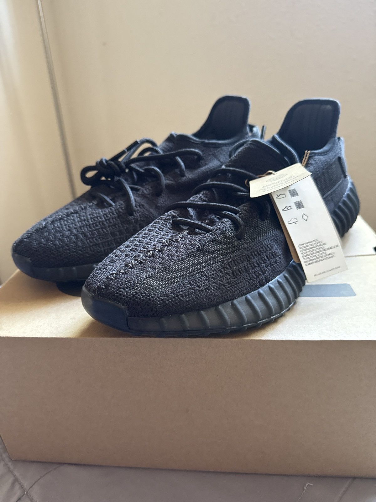 Yeezy Yeezy boost 350 V2 Size US 10.5 / EU 43-44 - 1 Thumbnail