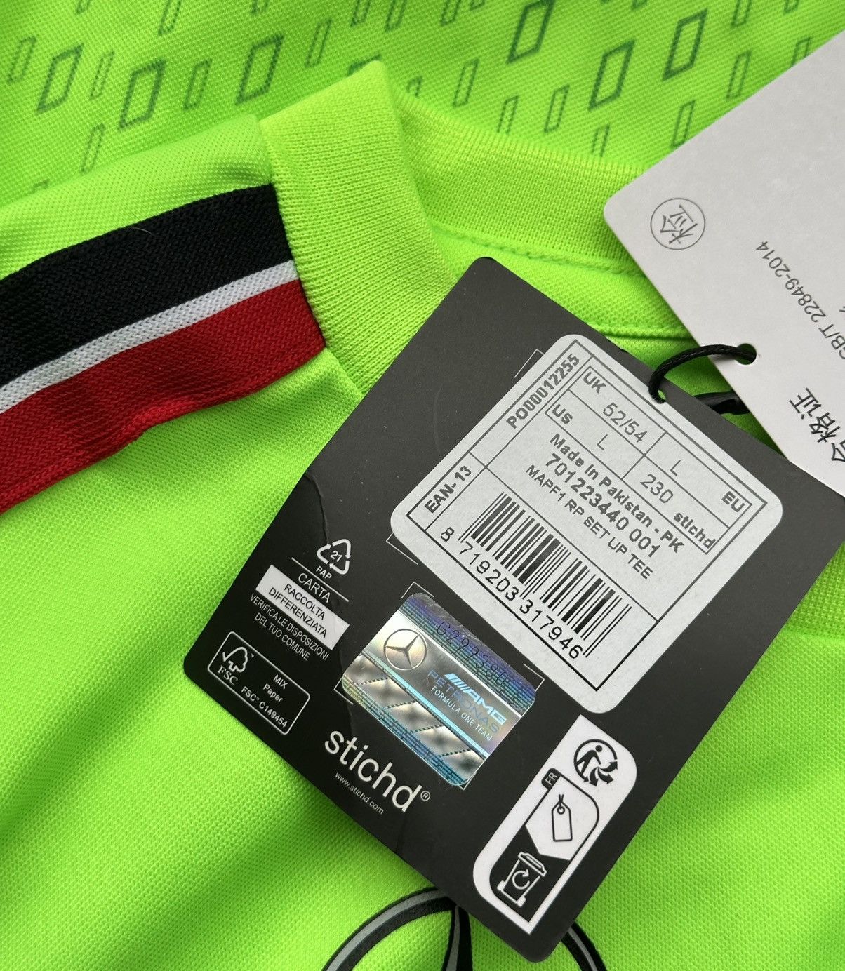 Formula 1 Mercedes-AMG Petronas F1 Team T-Shirt Official Product Size US L / EU 52-54 / 3 - 14 Thumbnail