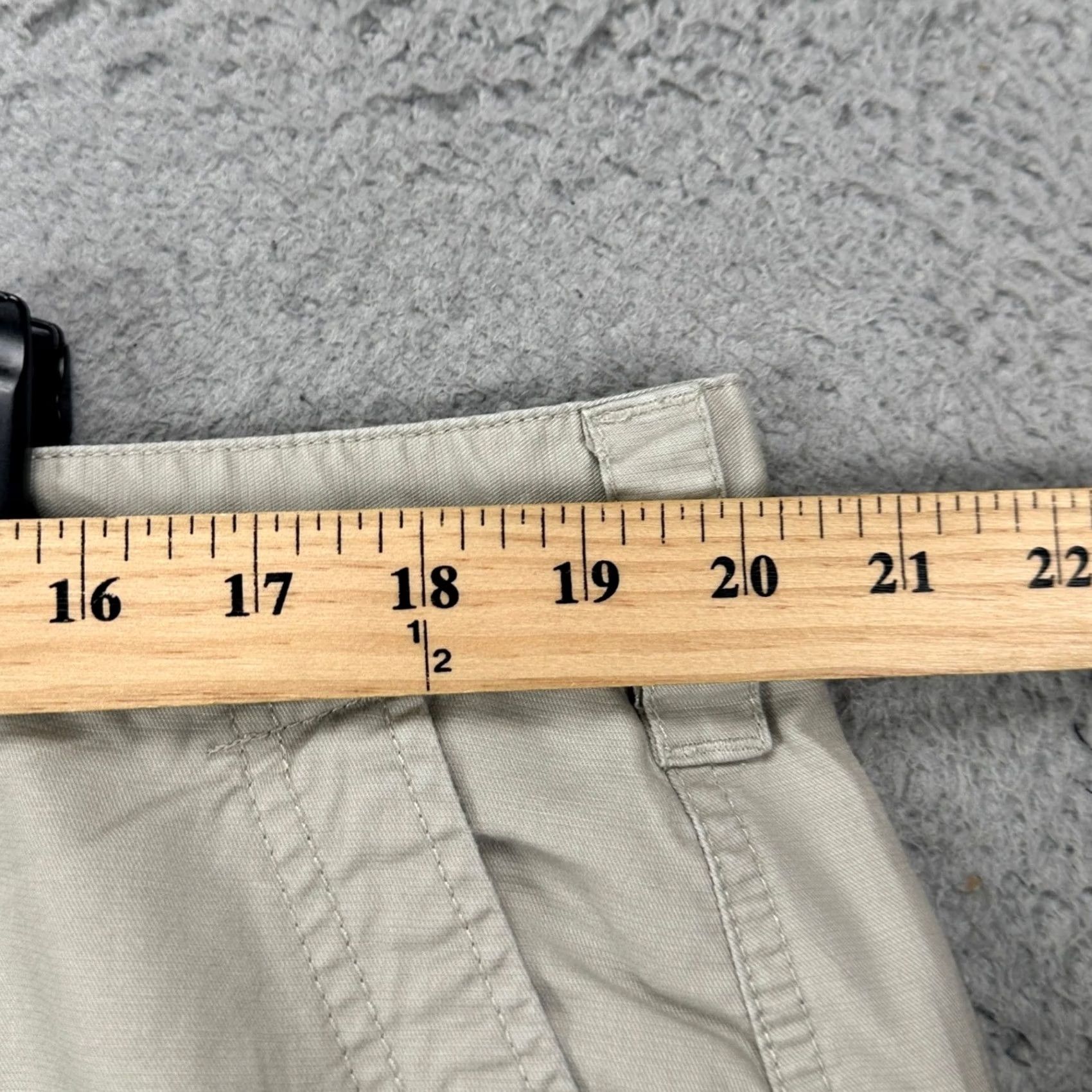 Vintage Columbia Mens Cargo Hiking Shorts 40 Light Grey Flat Front Outdoor Lightweight Casual/Travel Cotton Microfiber Gray Wide Front Pocket Size US 40 / EU 56 - 7 Thumbnail