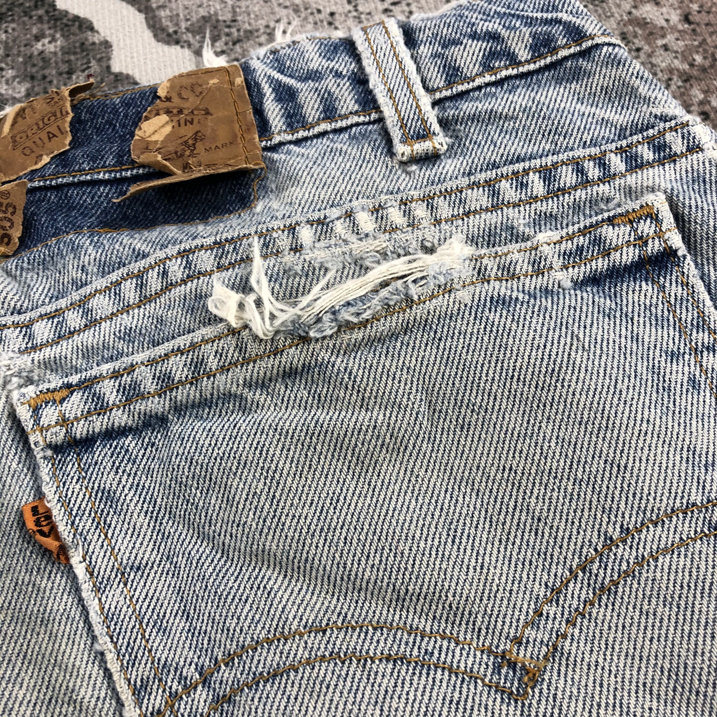 Levi's Vintage 90s Levis 505 Jeans Distressed Denim KJ977 Size US 35 - 8 Thumbnail