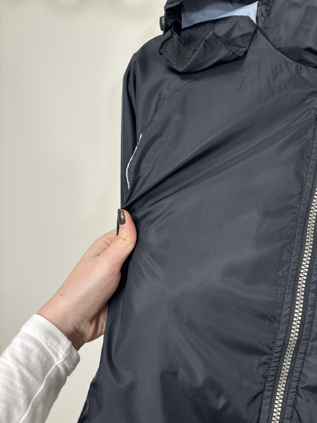 Nike Vintage Nike Y2K Big Swoosh Black Hype Hooded Nylon Jacket Size US M / EU 48-50 / 2 - 10 Thumbnail