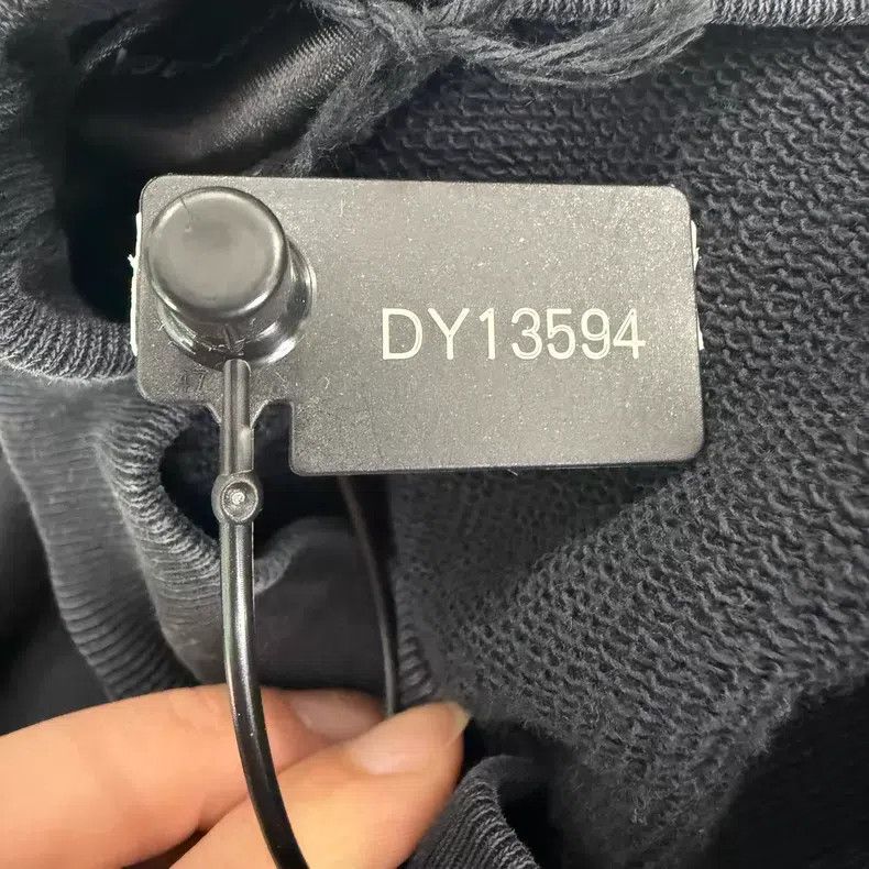 Balenciaga Balenciaga Black Hoodie with Letter-Sided Logo, Kirin Prin Size US S / EU 44-46 / 1 - 9 Thumbnail