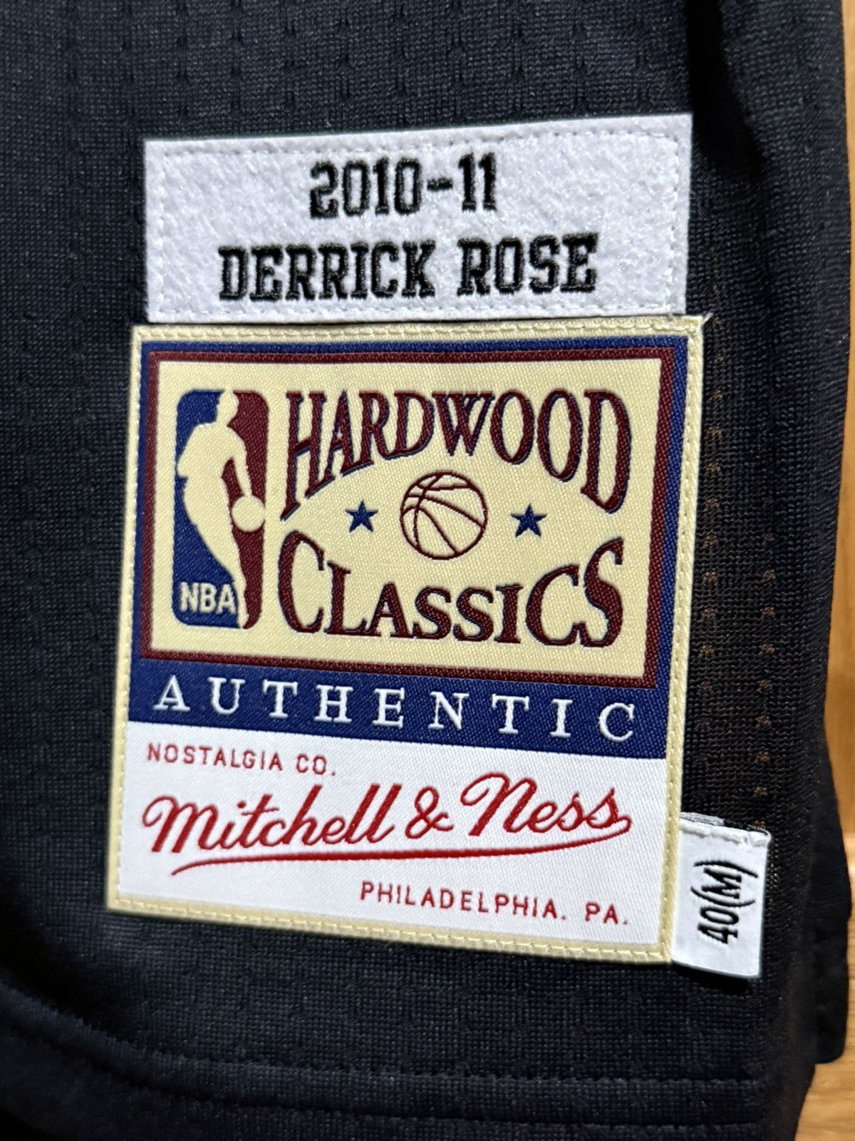 Mitchell & Ness Mitchell and Ness Authentic Derrick Rose Jersey Size US M / EU 48-50 / 2 - 8 Thumbnail