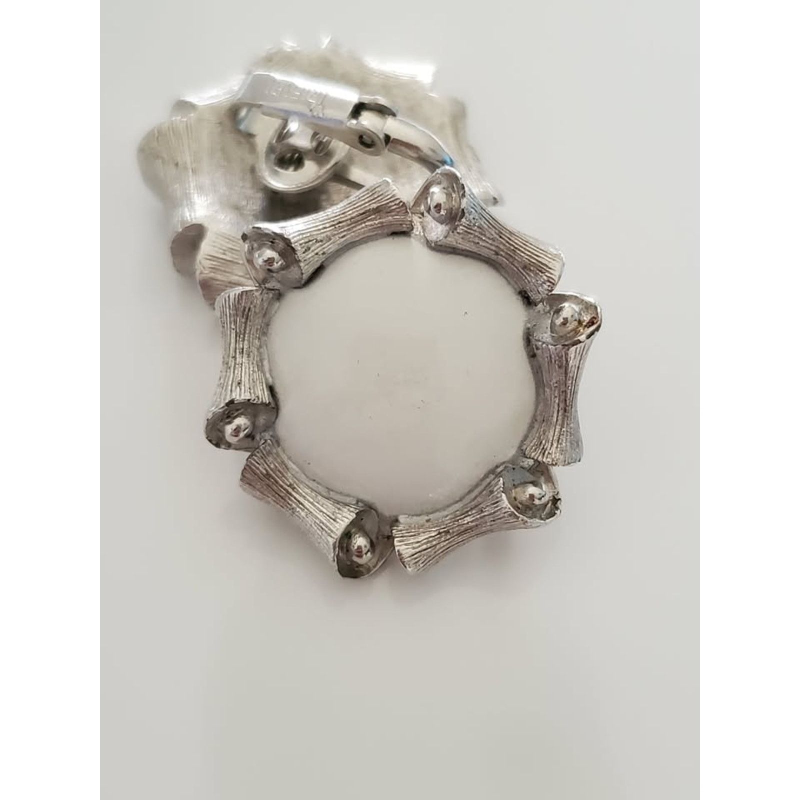 Other Vintage Mid-century Crown Trifari White and Silver Earrings Size ONE SIZE - 1 Thumbnail