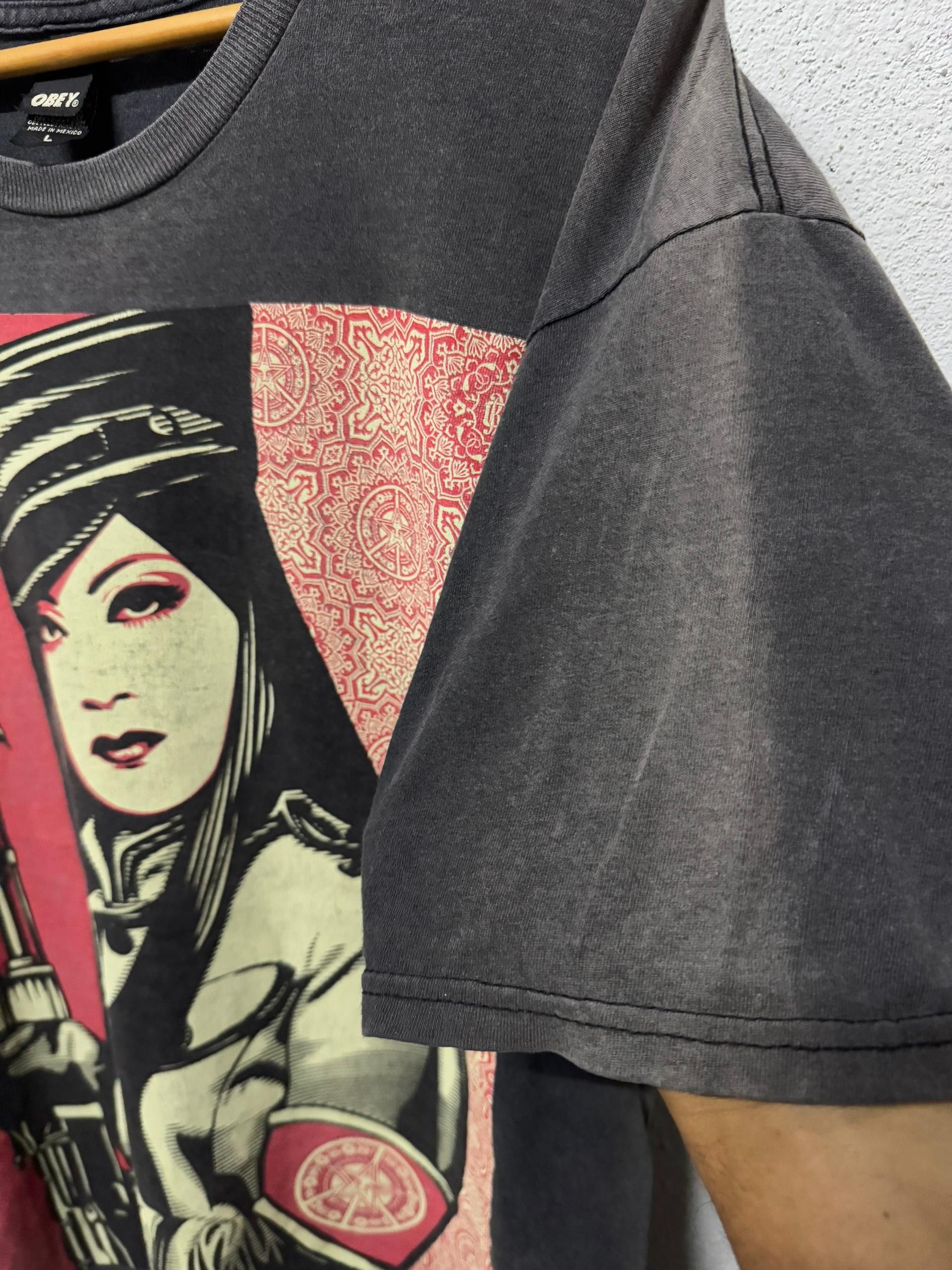 Obey Obey sun faded tee rare design Size US L / EU 52-54 / 3 - 3 Thumbnail