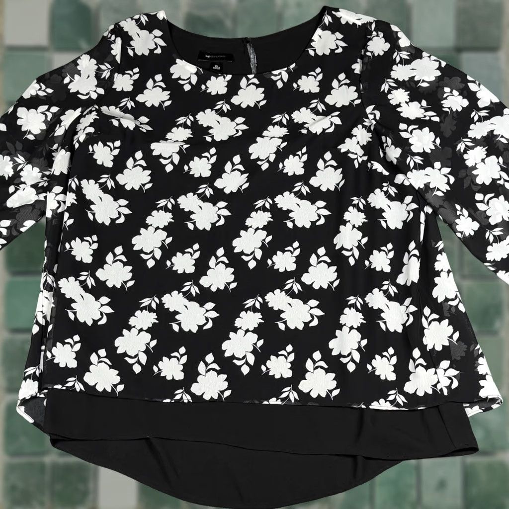 Vintage AB Studio Blouse Floral Sheer Sleeve Keyhole Round Neck 3/4 Bell Sleeve XL Womens Office Tunic Lightweight Pattern: Floral, Ruffle, Layered Hem, Black Size XL / US 12-14 / IT 48-50 - 1 Thumbnail