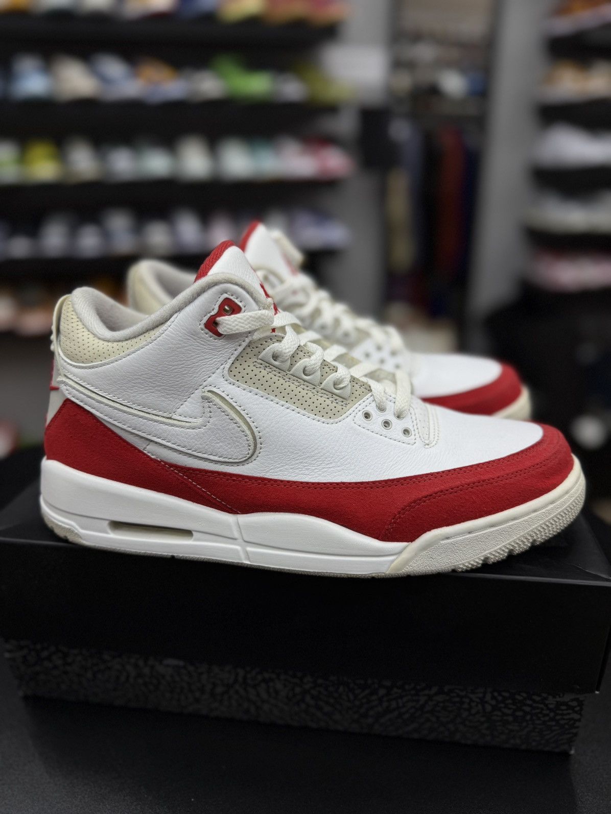 Jordan Brand Jordan 3 Tinker University Red Size (11.5) 2019 (CJ0939-100) Size US 11.5 / EU 44-45 - 1 Thumbnail