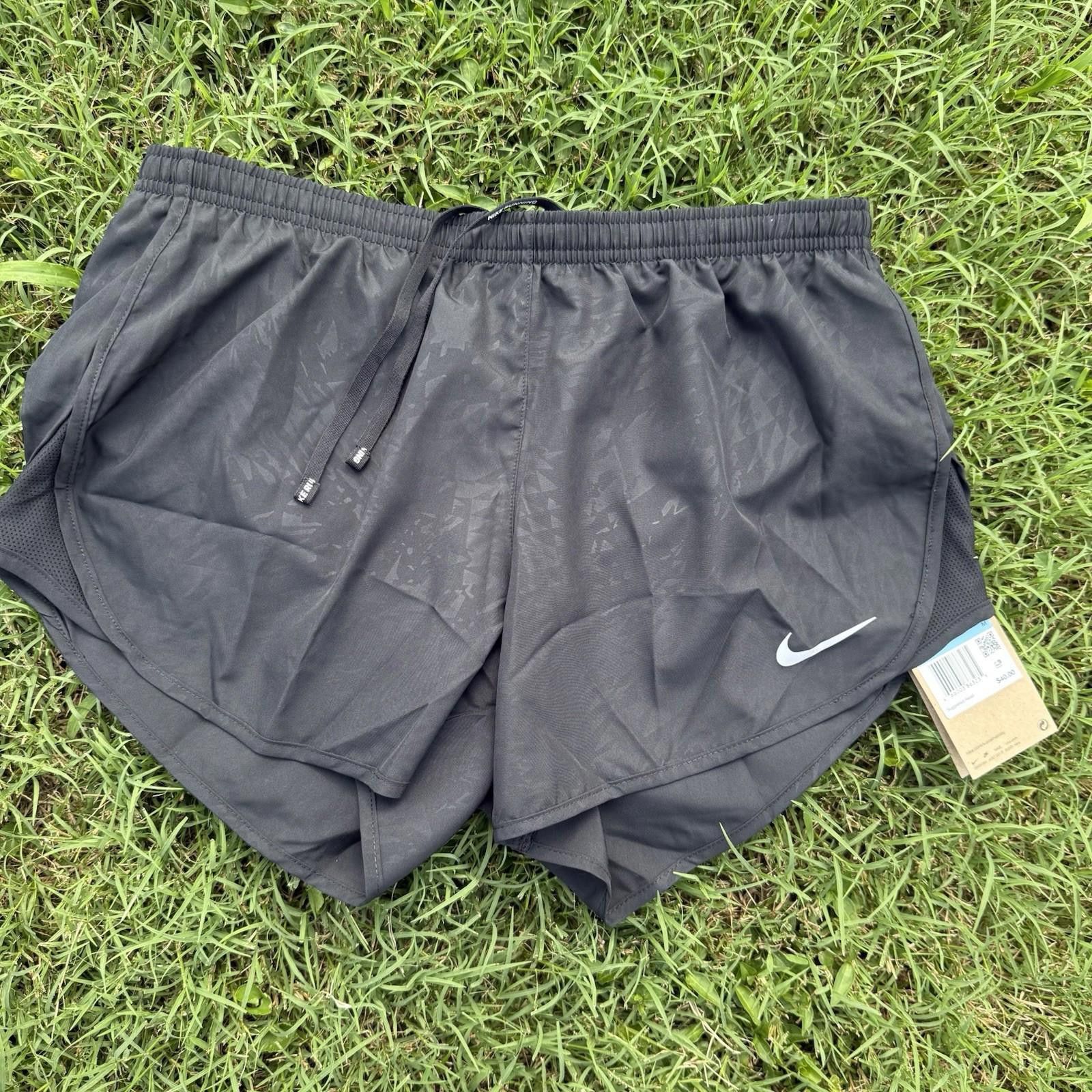 Nike Nike Womens 3.5" Tempo Modern Embossed Running Shorts Black Size 32" / US 10 / IT 46 - 1 Thumbnail