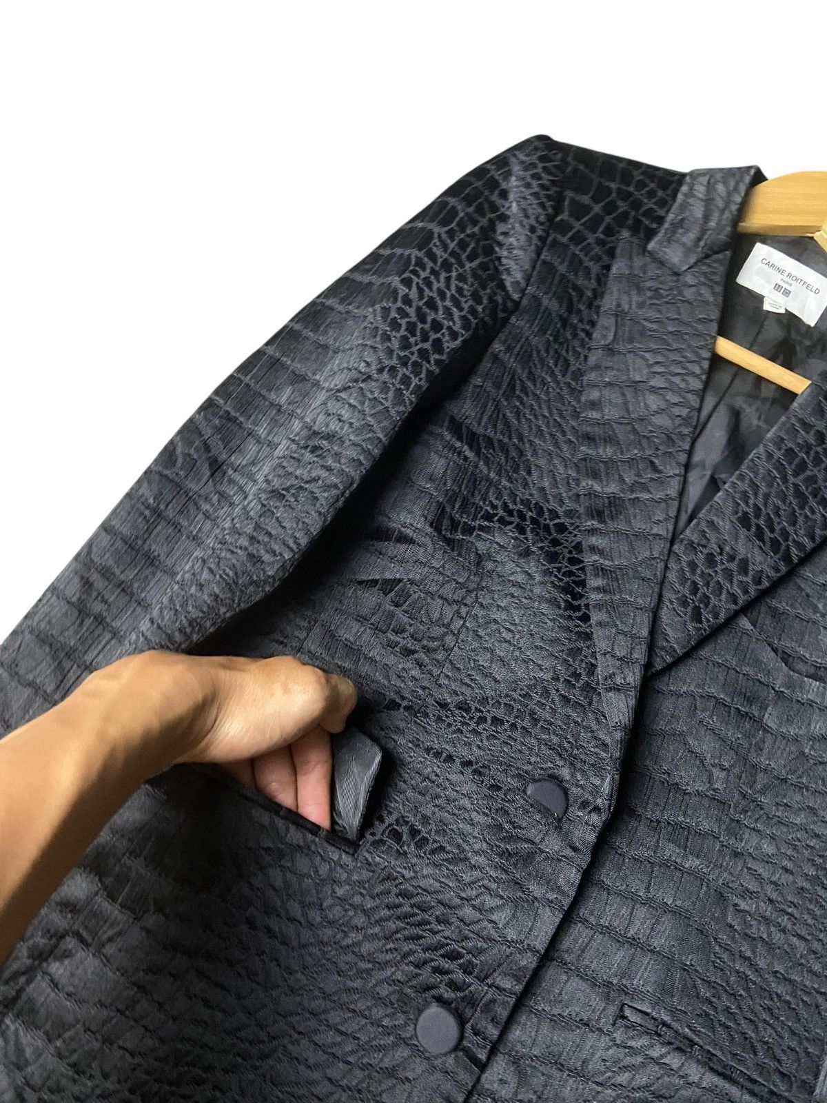 Uniqlo Uniqlo x Carine Roitfeld Paris Crocodile Embossed Coat (152) Size M / US 6-8 / IT 42-44 - 7 Thumbnail