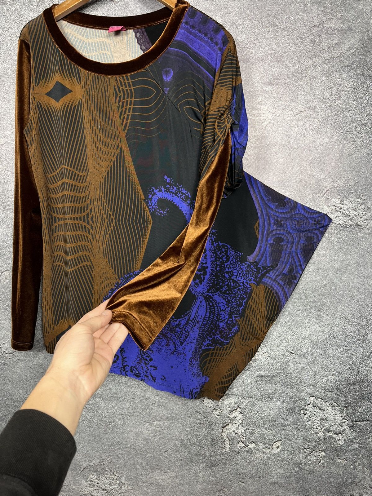 Desigual Save the Queen Asymmetric Velvet Sleeve Jumper Top Size XL / US 12-14 / IT 48-50 - 2 Thumbnail